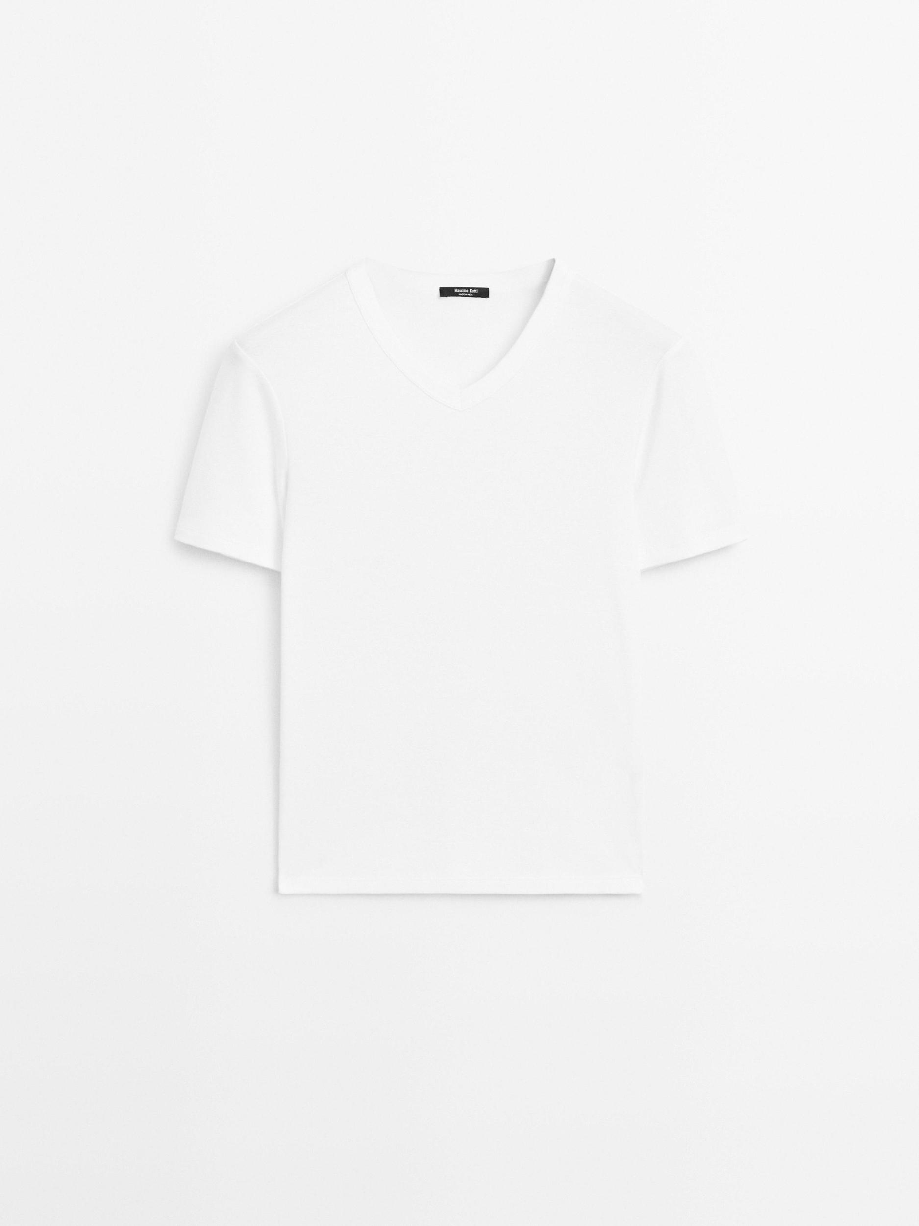 100% cotton V-neck T-shirt Product Image