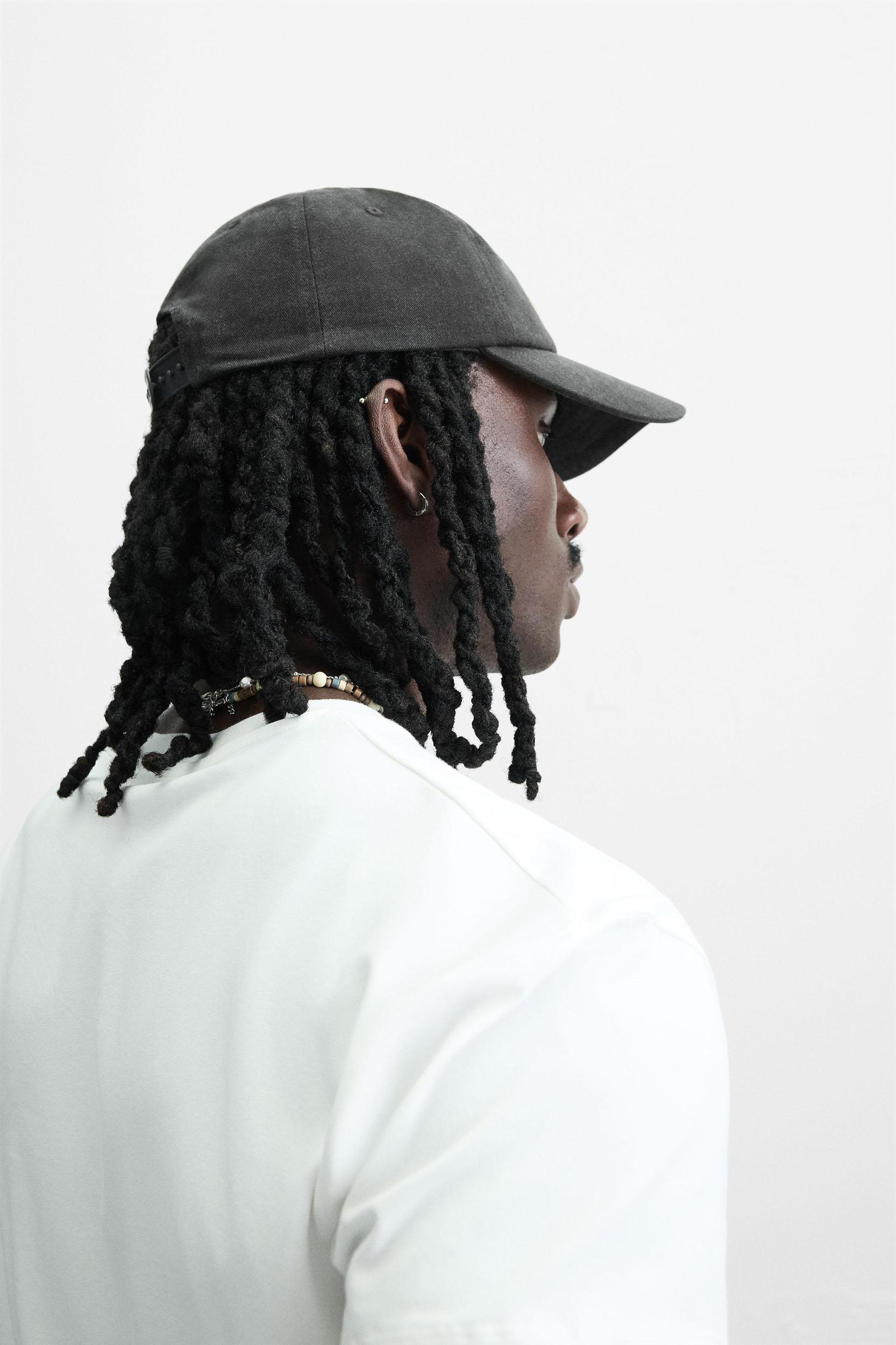 CONTRAST EMBROIDERY CAP Product Image