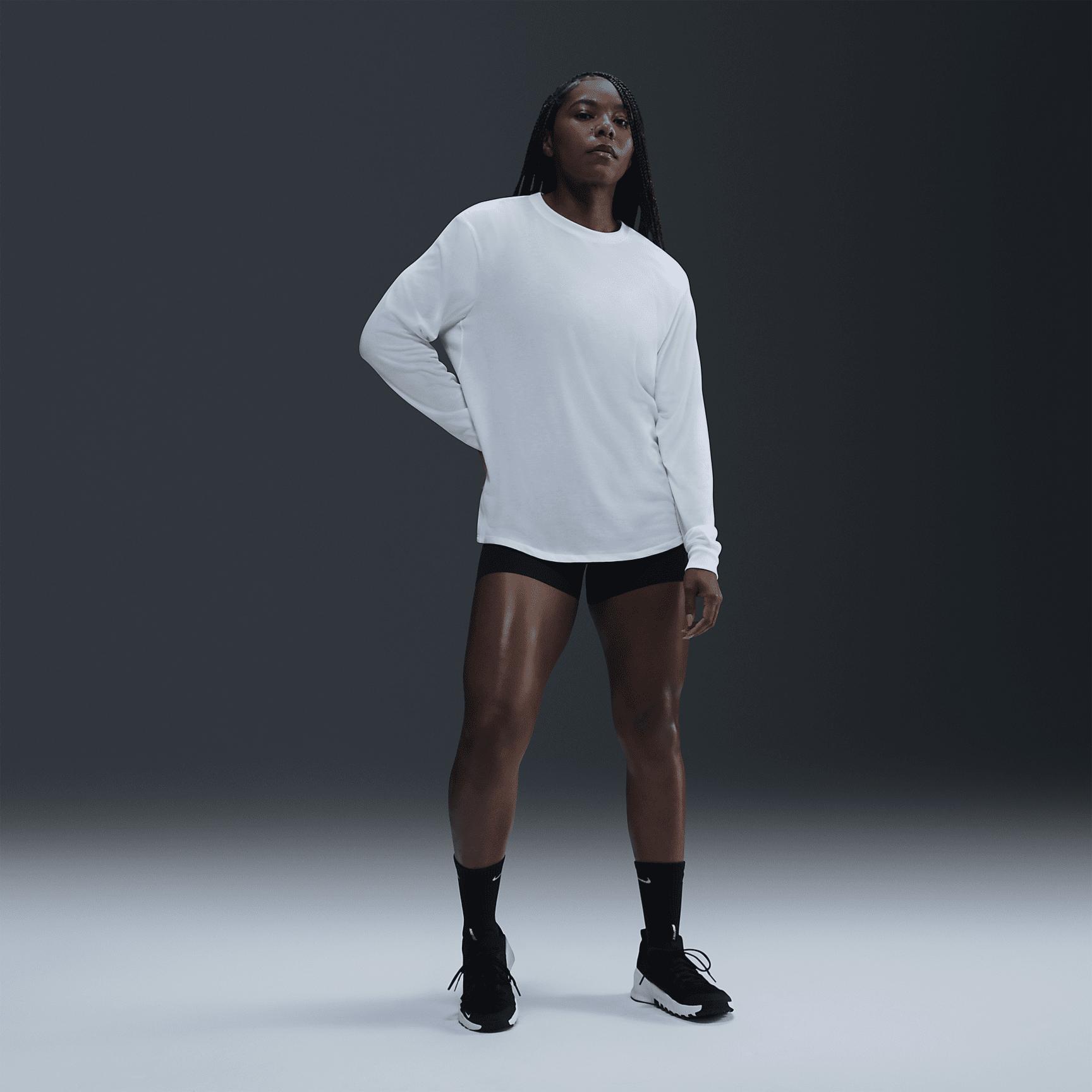 Nike One Relaxed Women's Dri-FIT Long-Sleeve Top Product Image