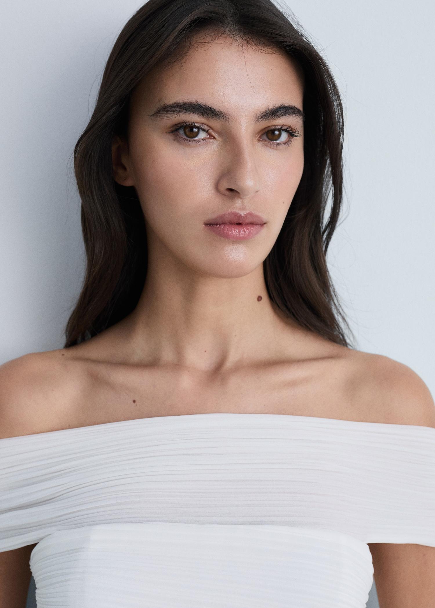 Off-the-shoulder pleated dress - Women | MANGO USA Product Image