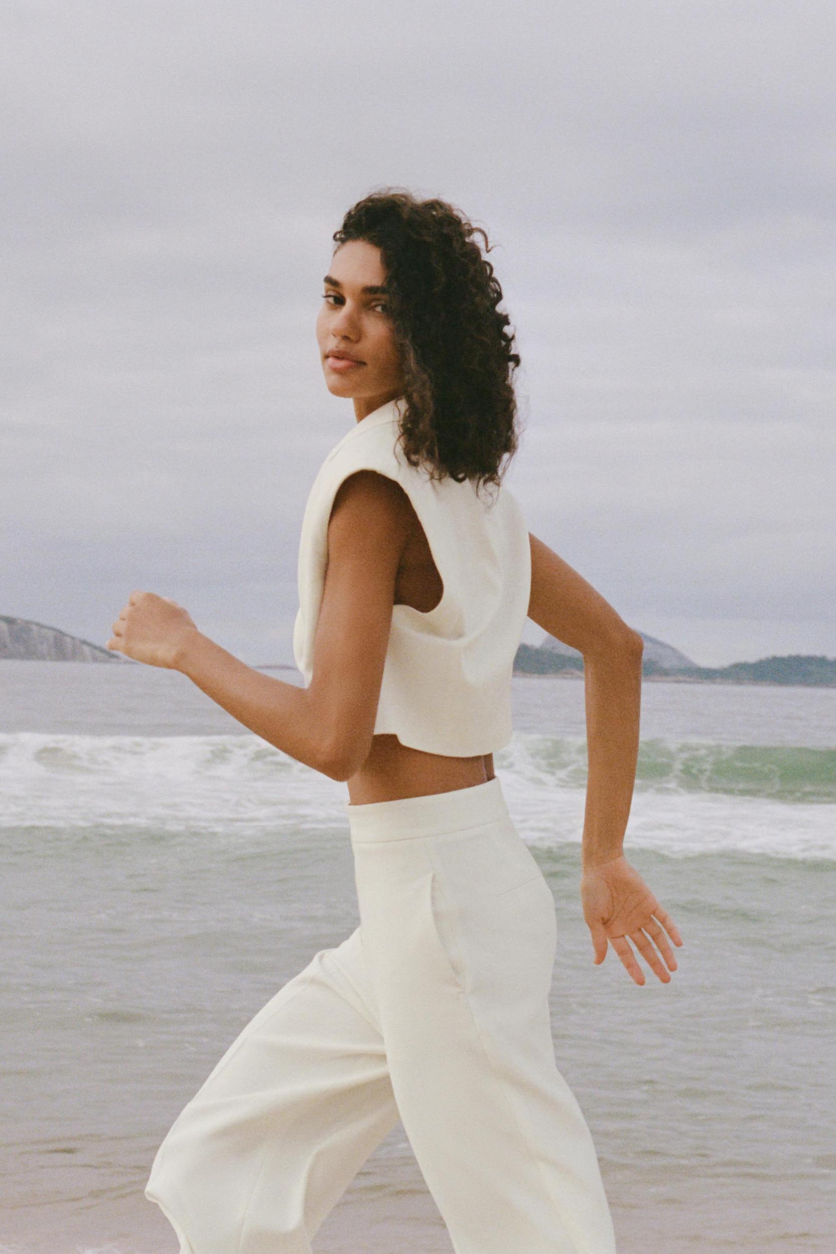 SHORT FLAP VEST Product Image