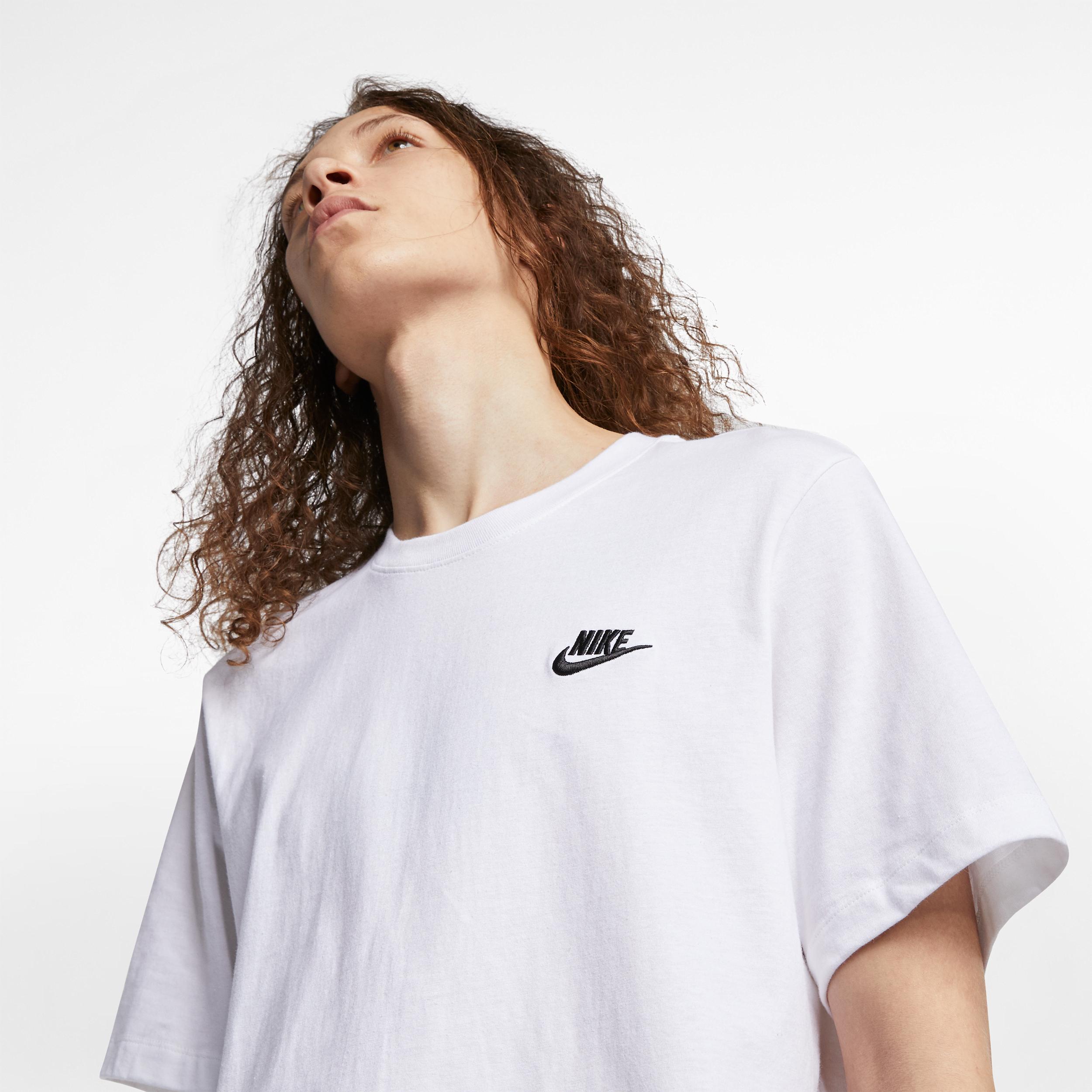 Mens Nike Sportswear Club T-Shirt | AR4997-101 Product Image