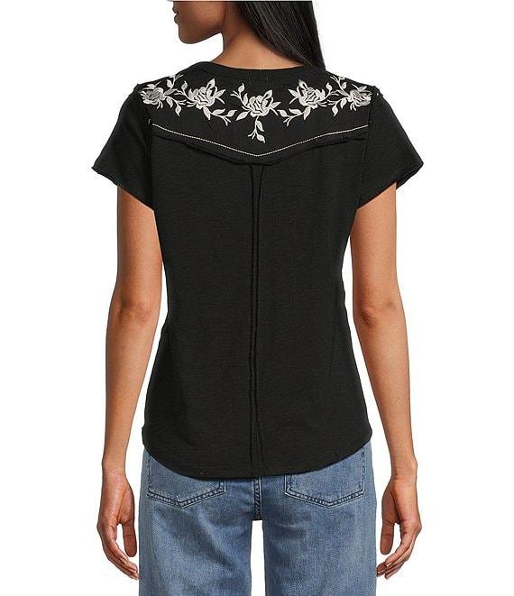 Reba Knit Jersey Embroidered Crew Neck Short Sleeve Shirttail Hem T-Shirt Product Image