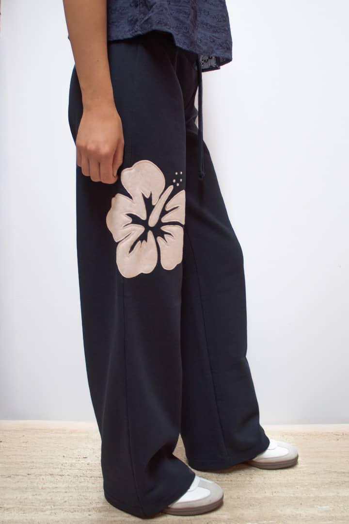 Wide-leg joggers with flower Product Image