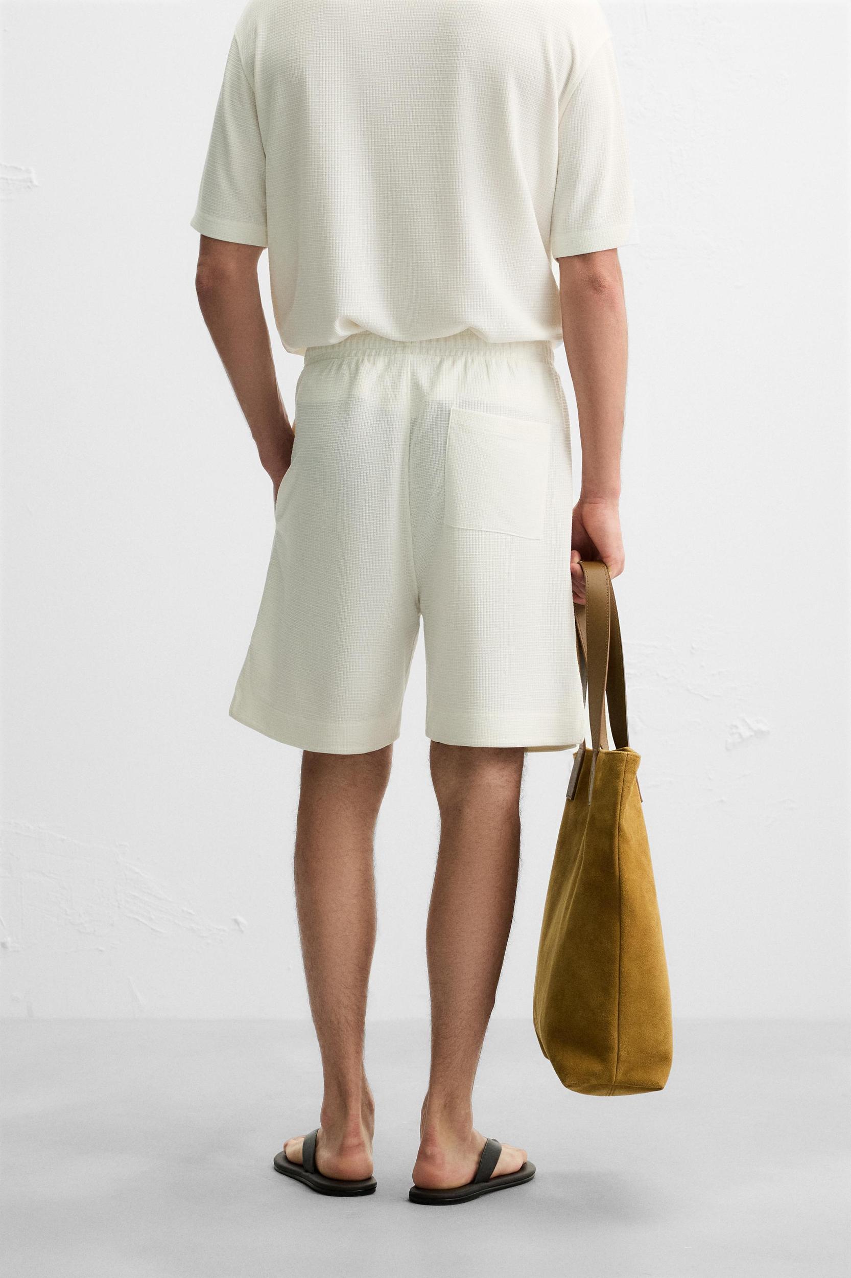 CHECKERED TEXTURED SHORTS Product Image