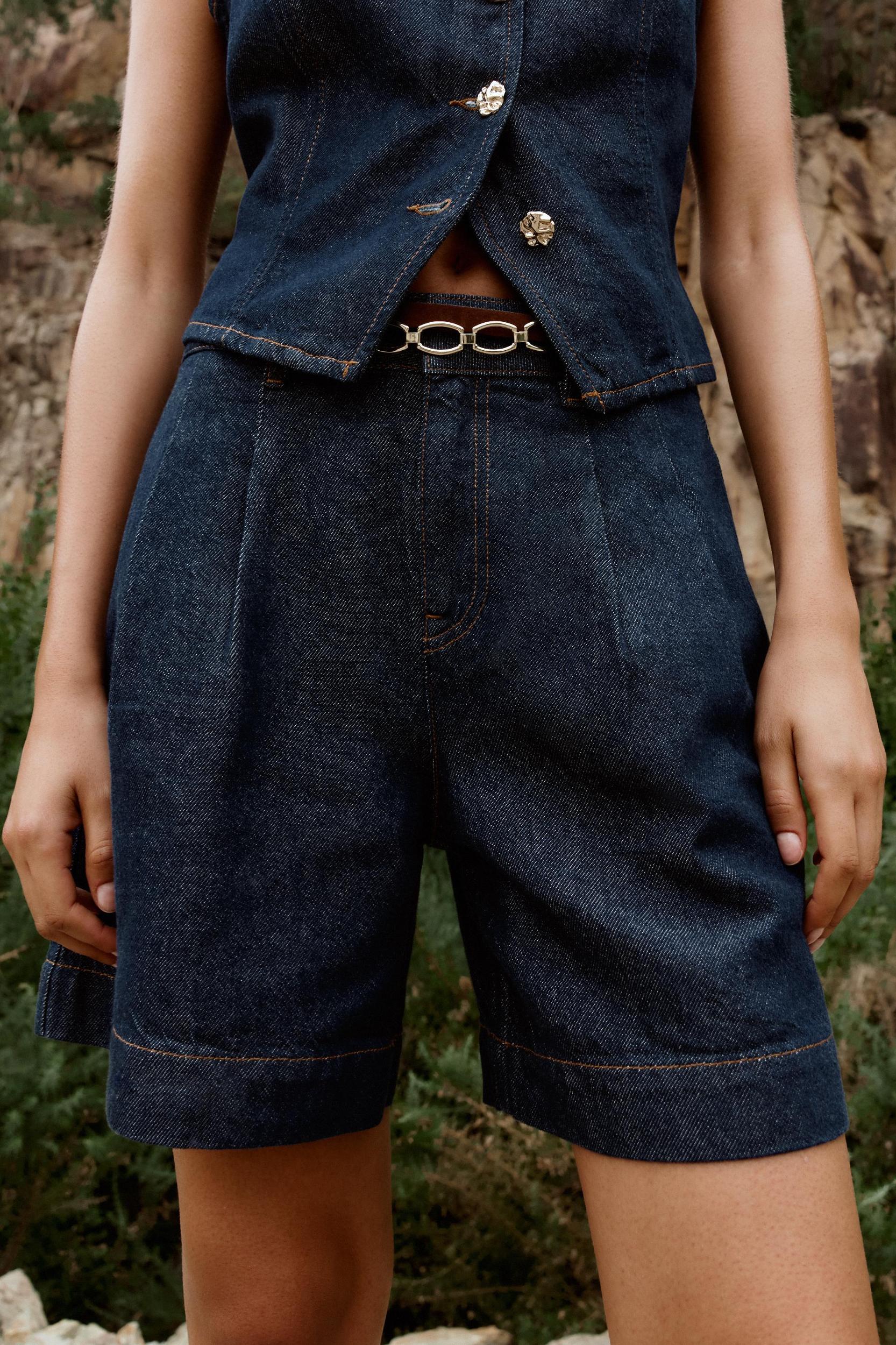 Z1975 DENIM PLEATED SHORTS WITH BELT Product Image