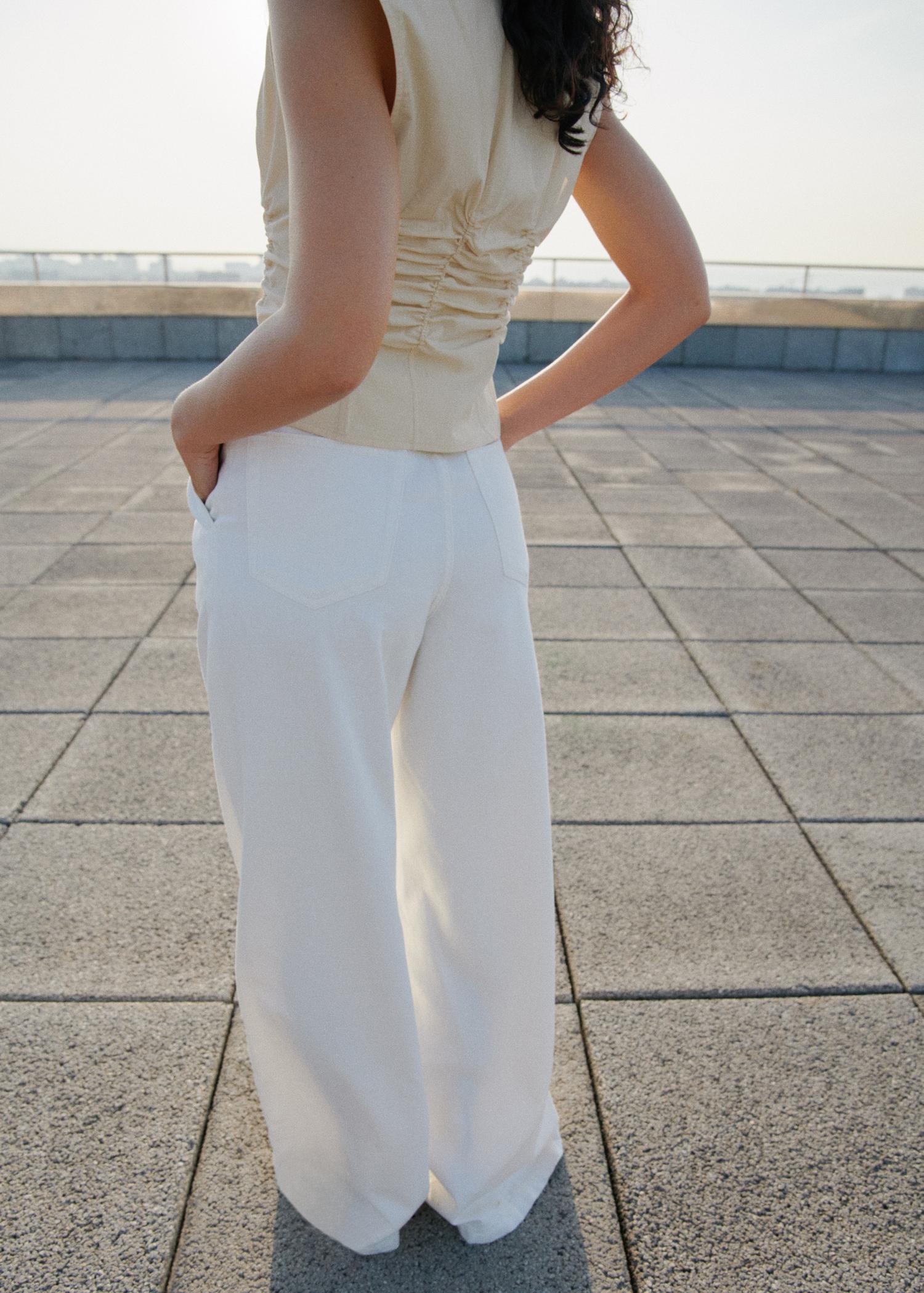 Wide leg pleated jeans - Women | MANGO USA Product Image