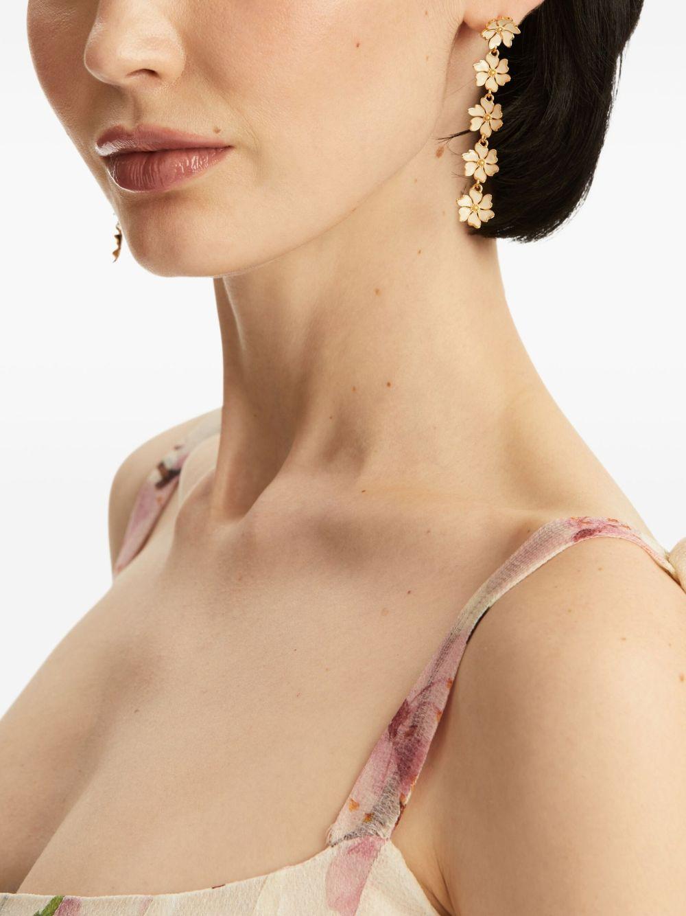 flower-detailing earrings  Product Image