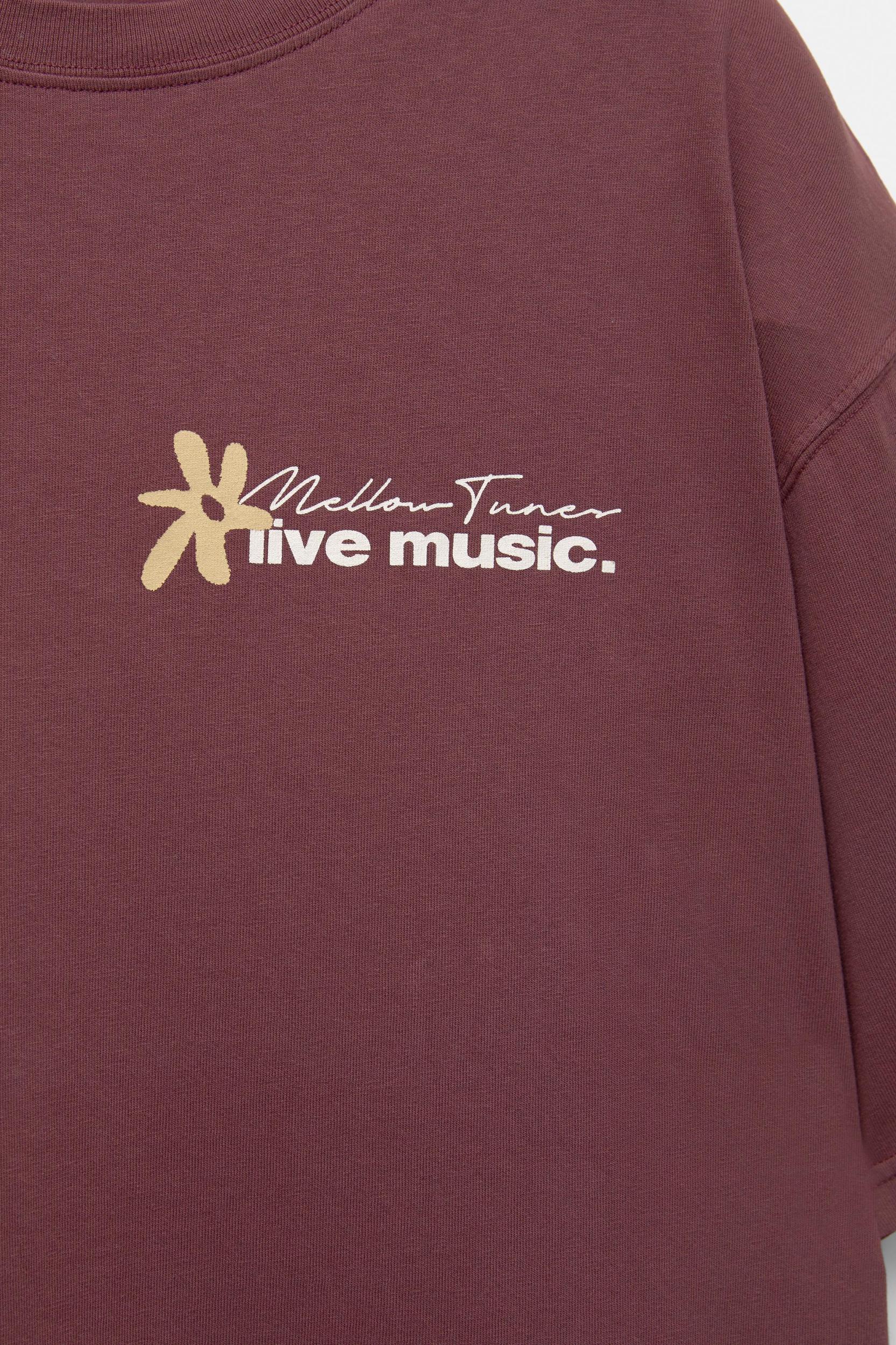 T-shirt with flower graphic Product Image