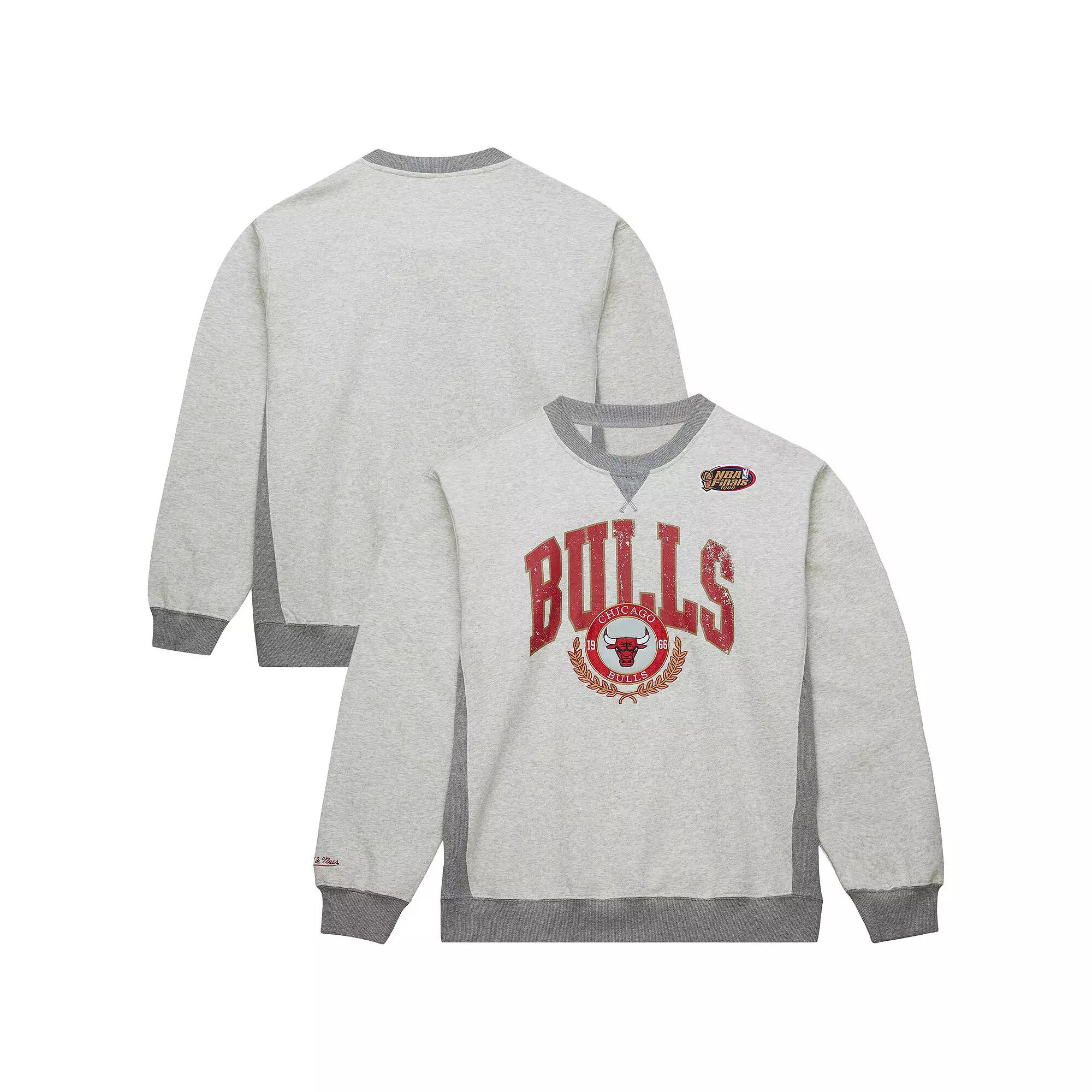 Men's Mitchell & Ness Heather Gray Chicago Bulls Vintage Logo Pullover Sweatshirt,  Product Image