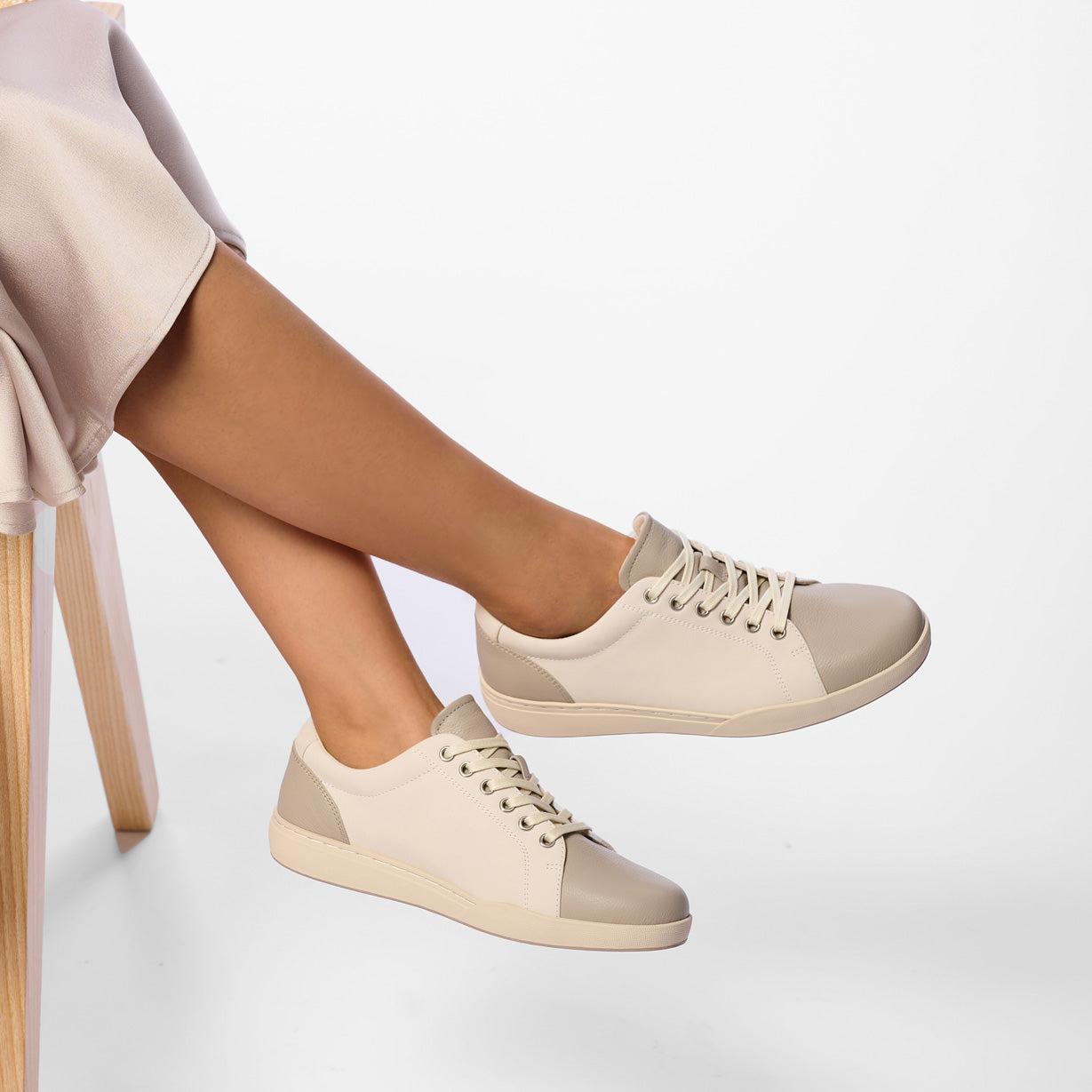 Encore Sneaker Female Product Image