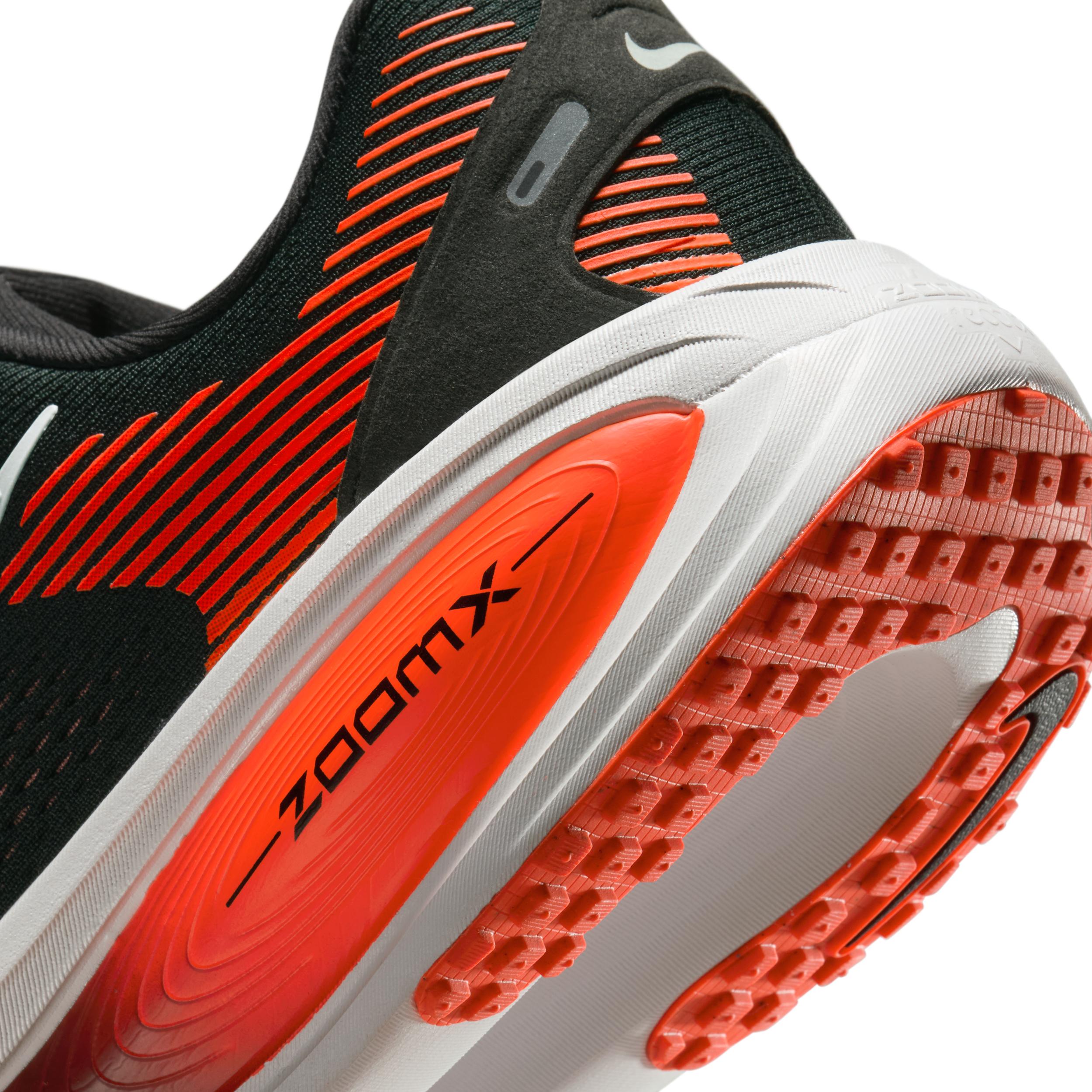 Nike Men's Vomero 18 Road Running Shoes (Extra Wide) Product Image