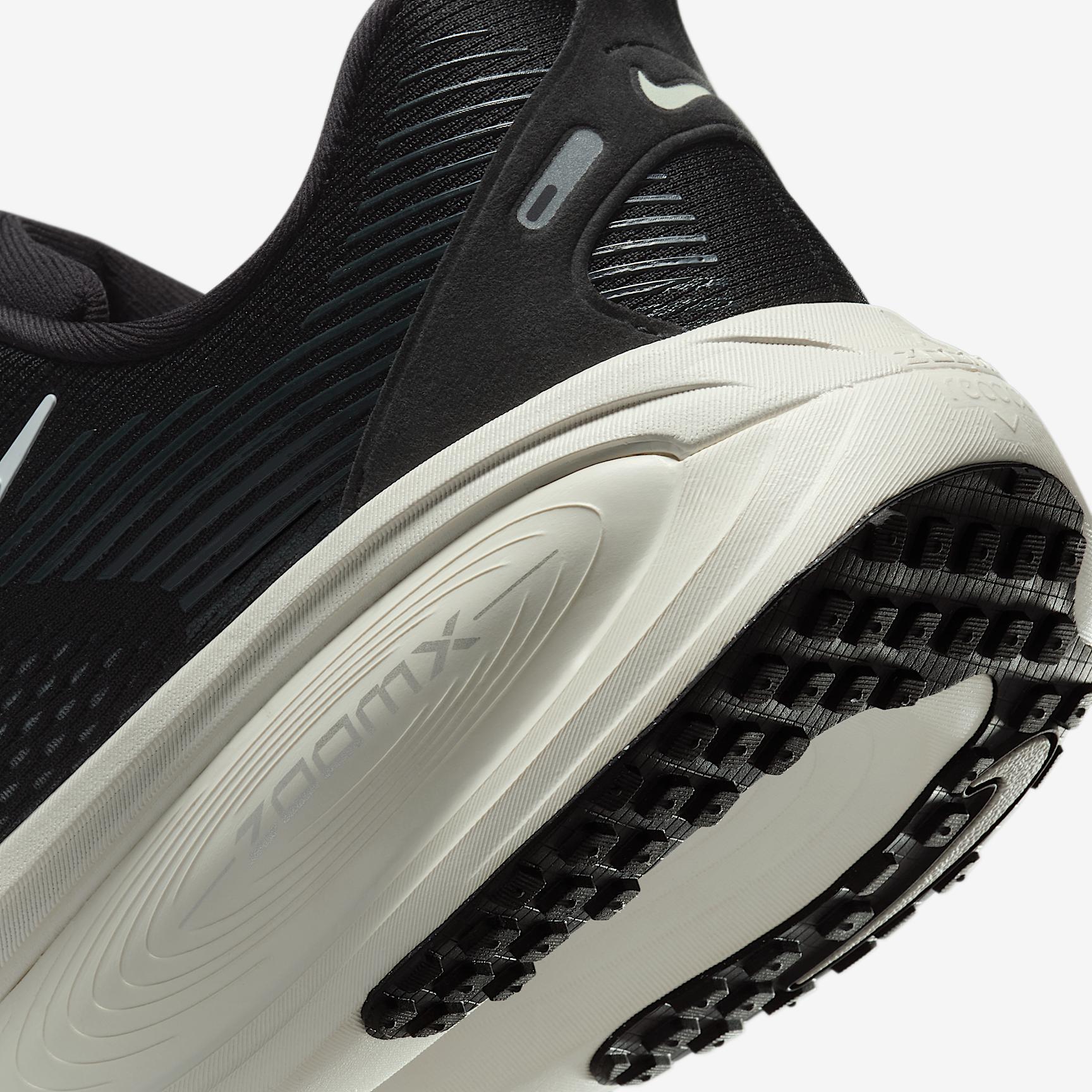 Nike Vomero 18 Men's Road Running Shoes (Extra Wide) Product Image