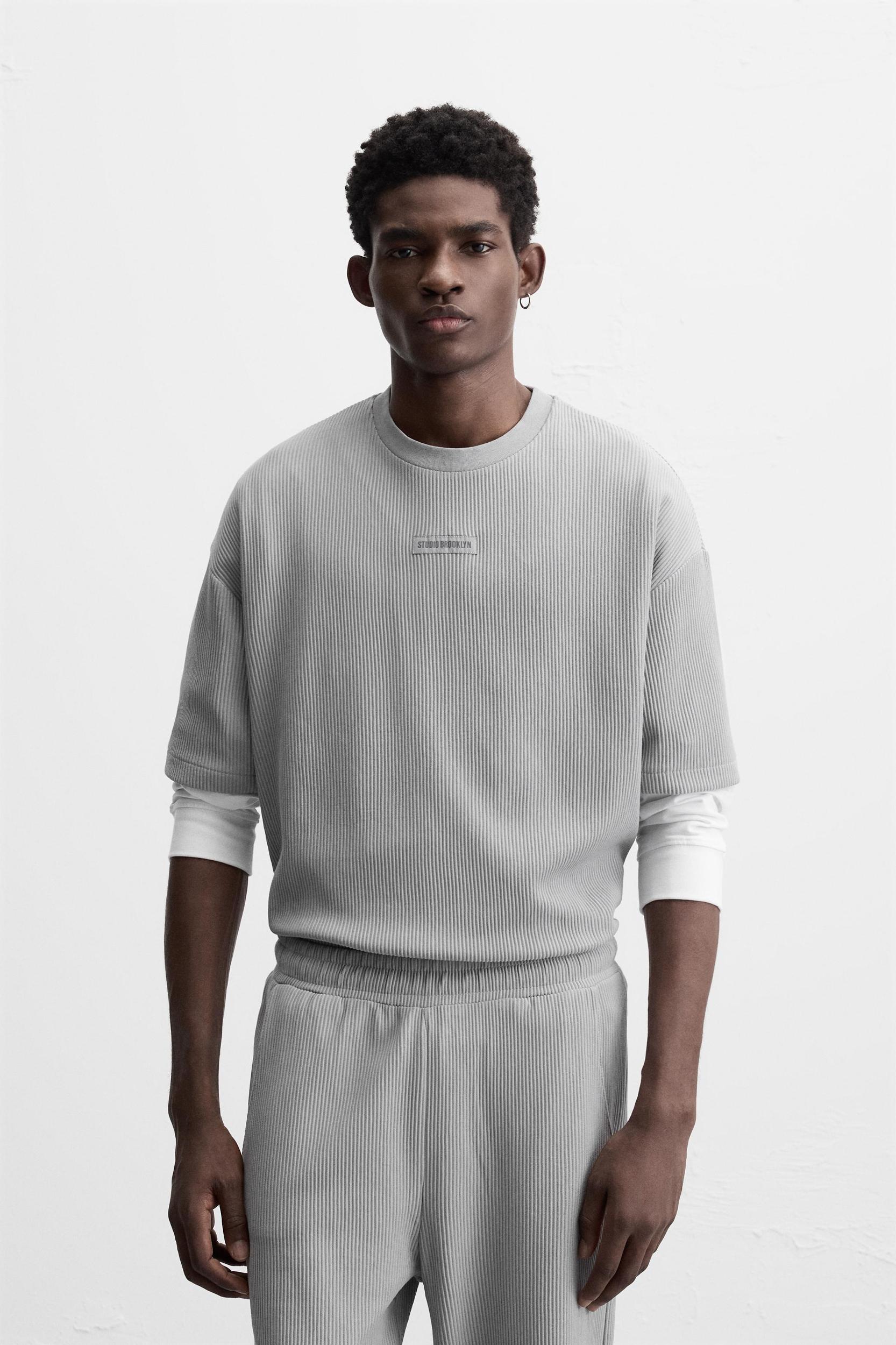 TEXTURED PATCH T-SHIRT Product Image