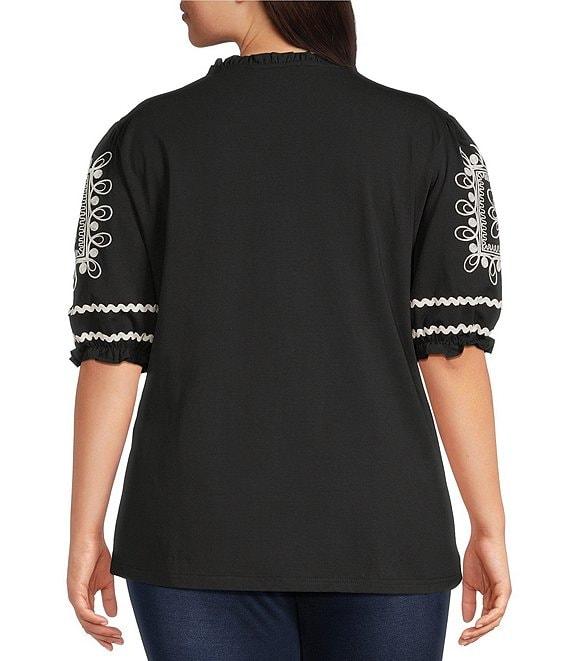 Calessa Plus Size Embroidered Split V-Neck Short Balloon Sleeve Blouse Product Image