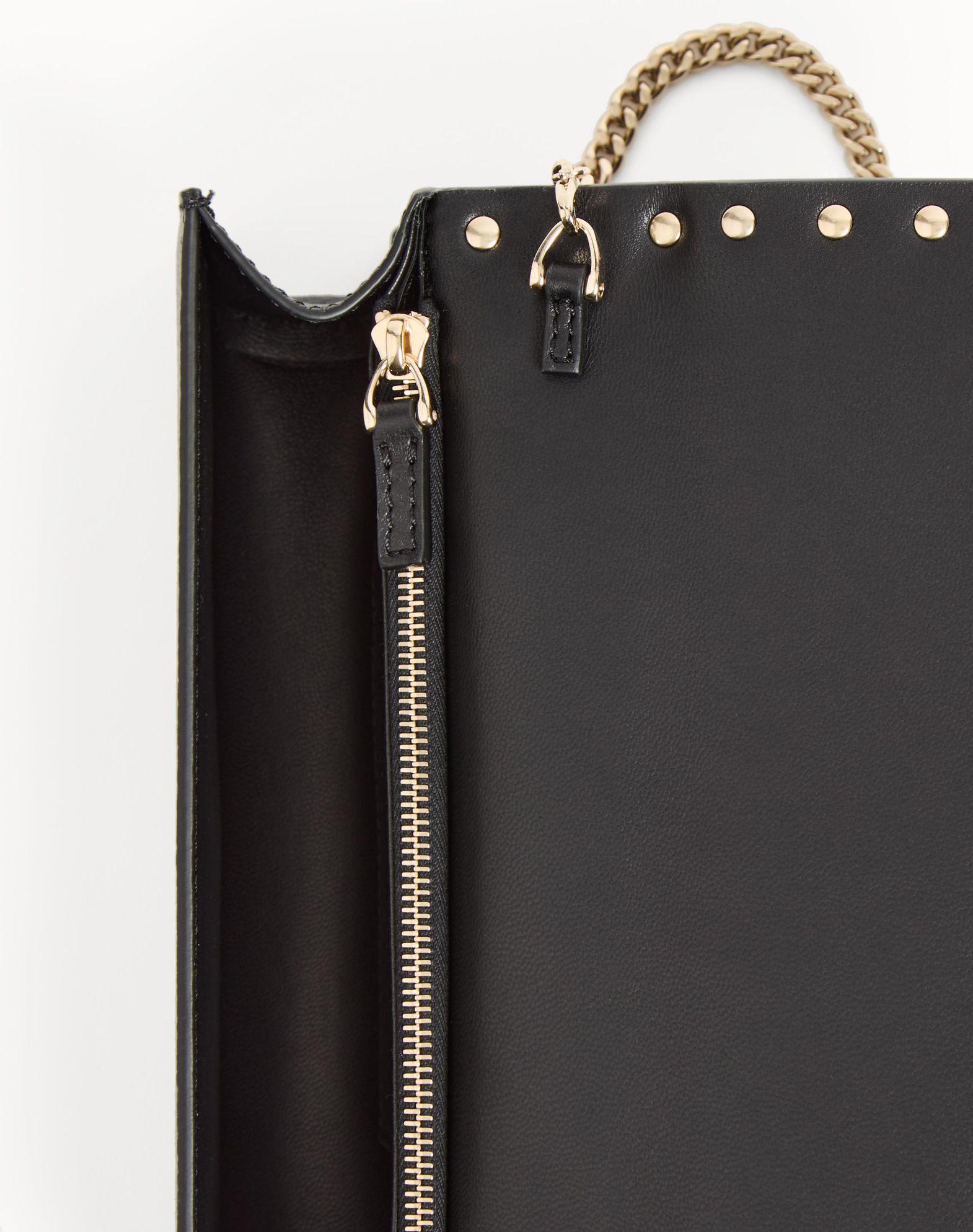 Rockstud Wallet With Chain In Grainy Calfskin Product Image