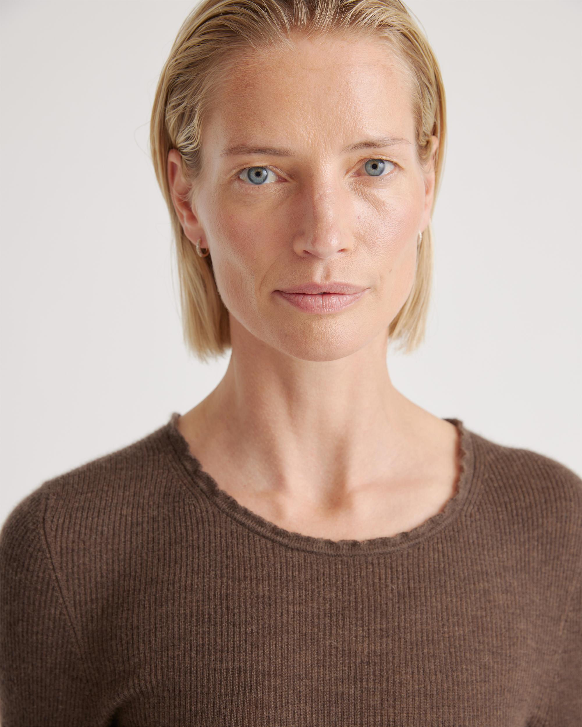 Quince | Women's Featherweight Cashmere Ribbed Crewneck Sweater Size XS Product Image