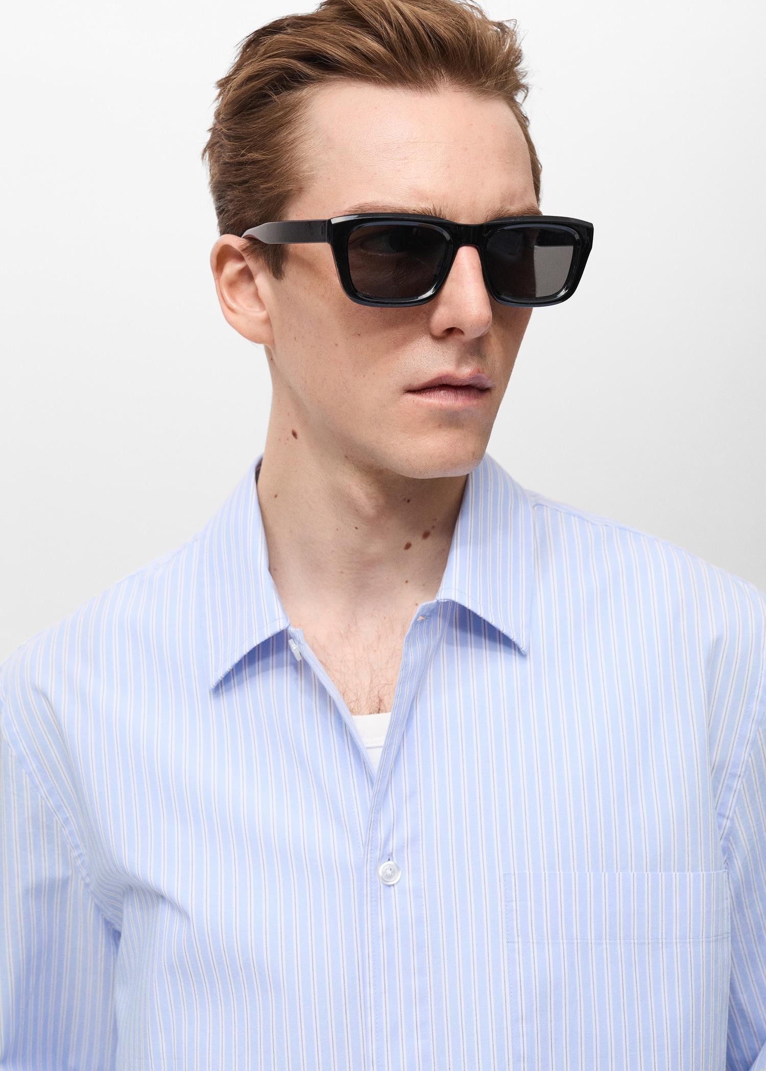 100% cotton regular-fit striped shirt - Men | MANGO USA Product Image