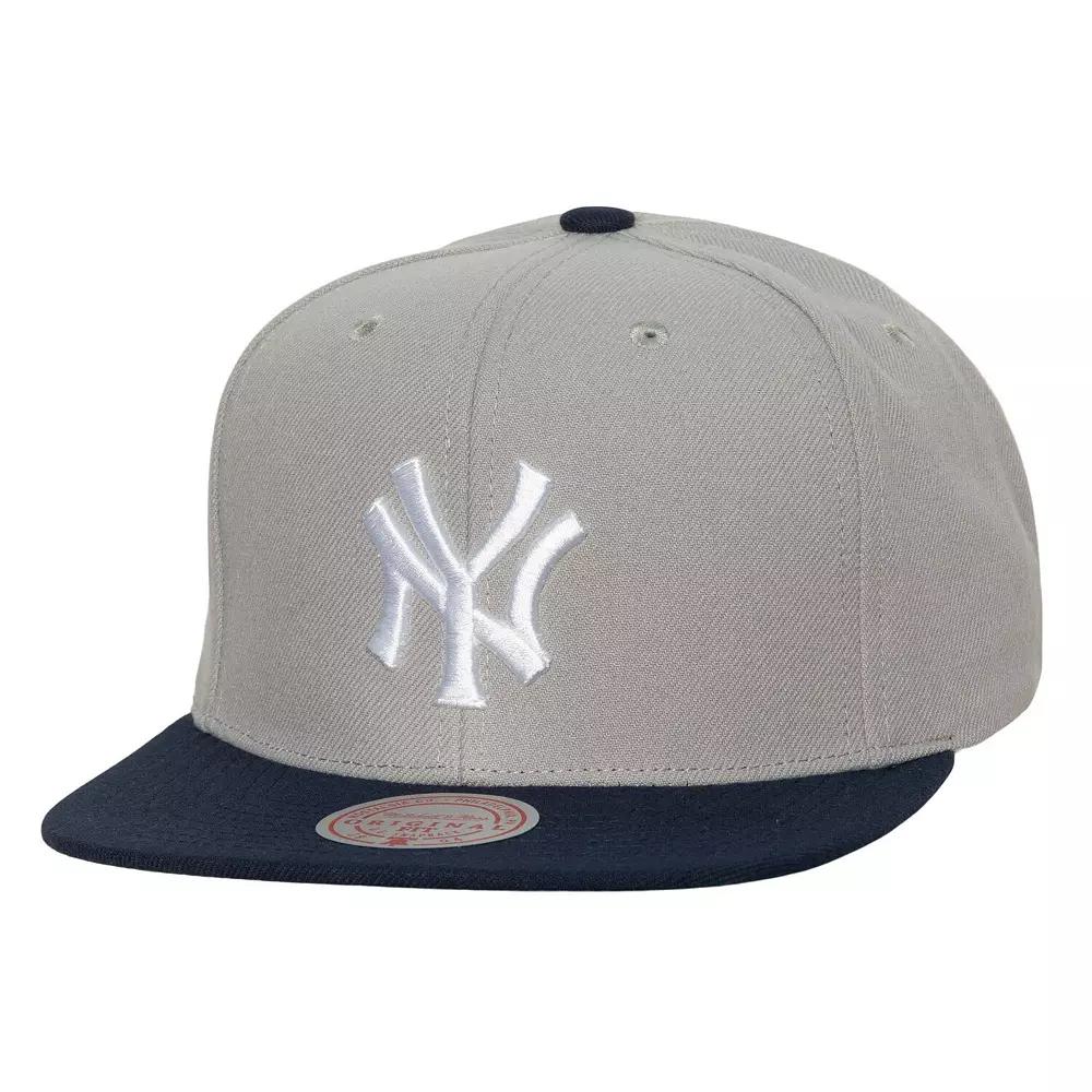 Men's Mitchell & Ness Gray New York Yankees Cooperstown Collection Away Snapback Hat, Grey Product Image