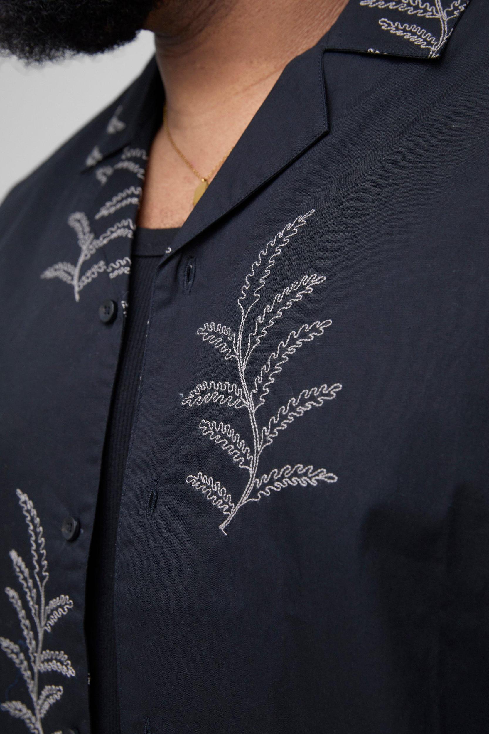 Plus Regular Fit Revere Embroidered Poplin Shirt | boohooMAN USA Product Image