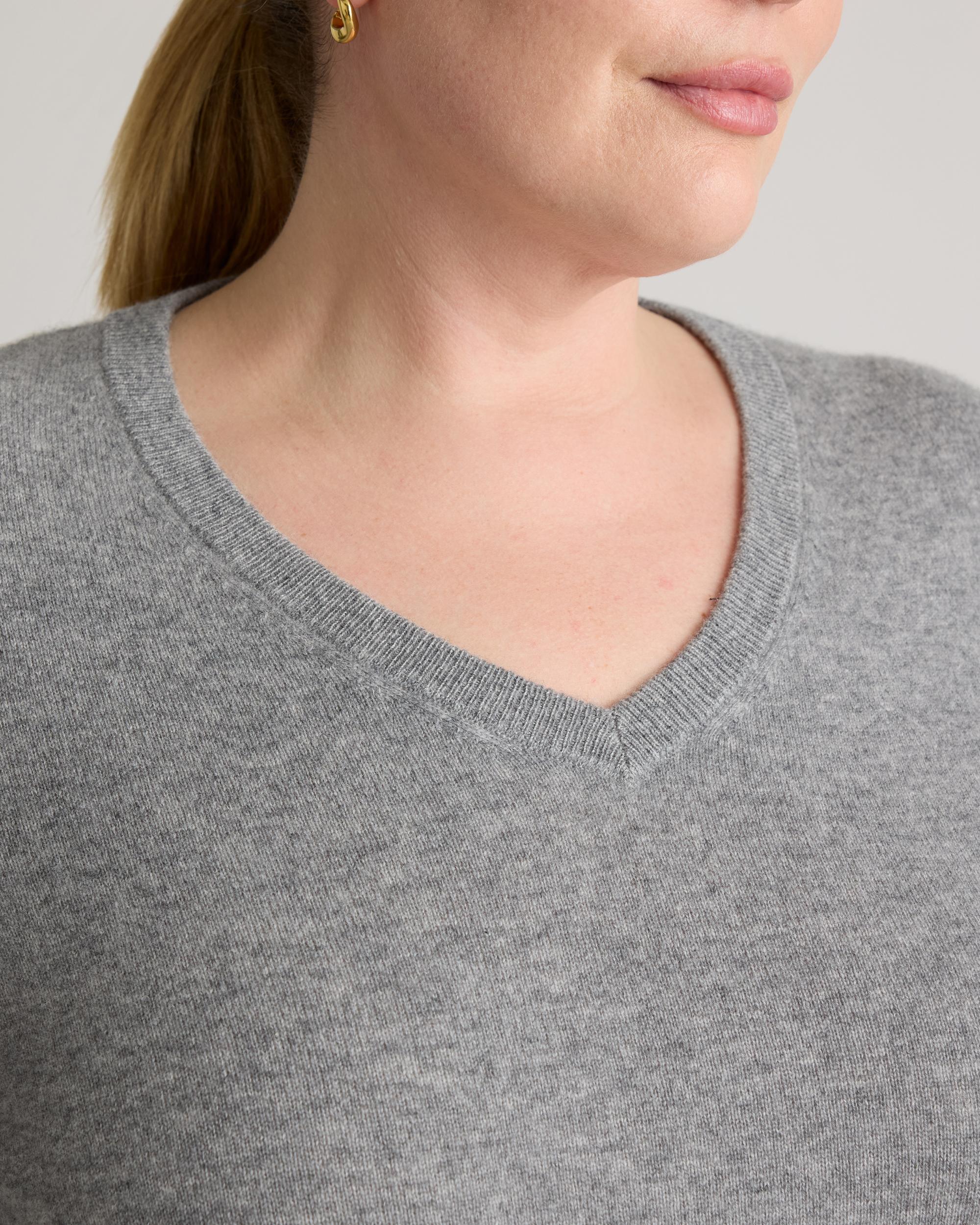Quince | Women's Mongolian Cashmere V-Neck Sweater Product Image
