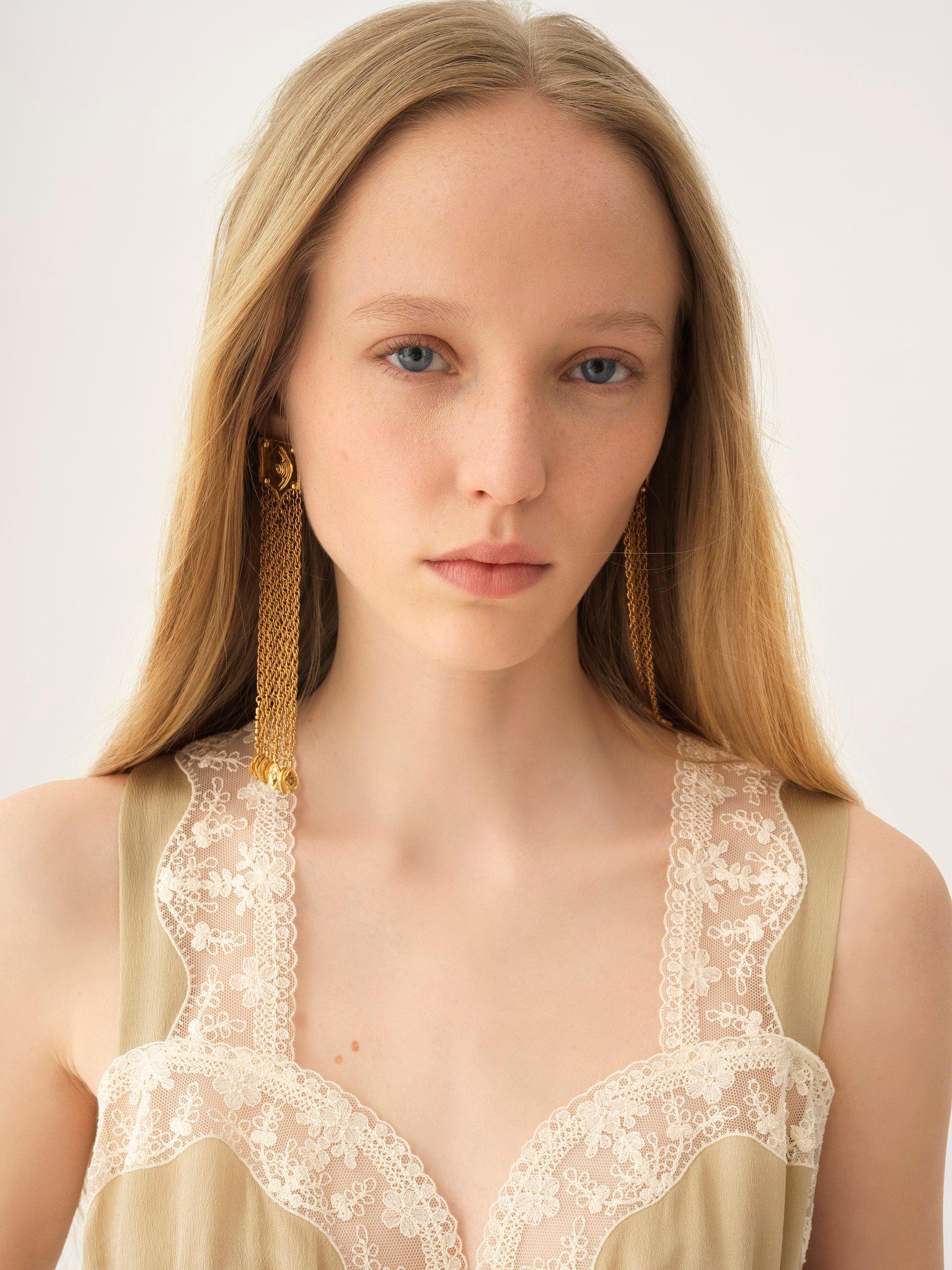 The Chloé Amulet earrings Product Image