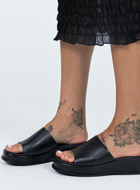 Bayshore Sandals Black Product Image