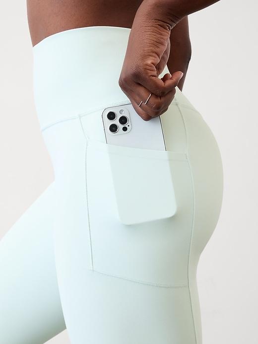 Salutation Stash 7/8 Legging Product Image