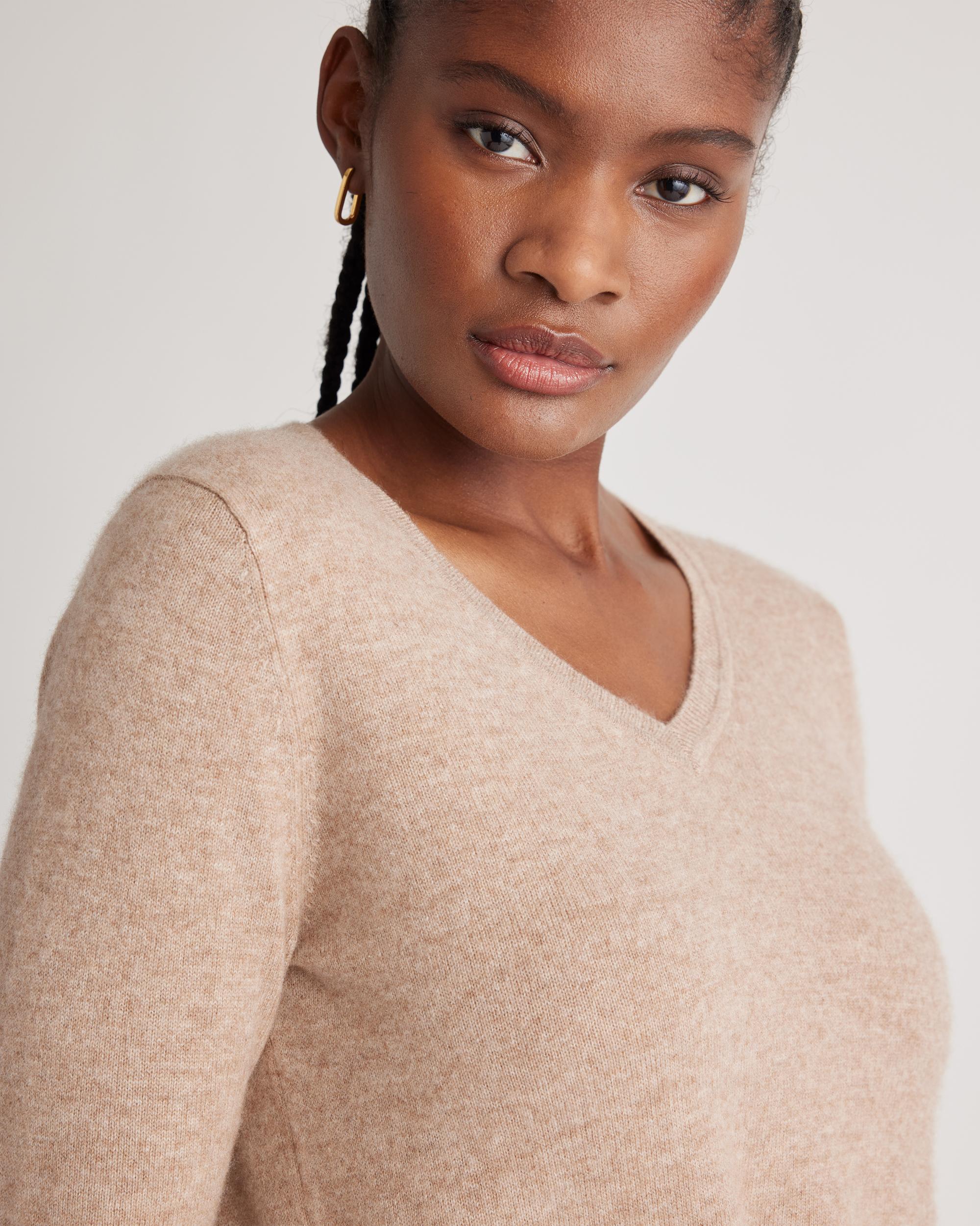 Quince | Women's Mongolian Cashmere V-Neck Sweater Size XS Product Image