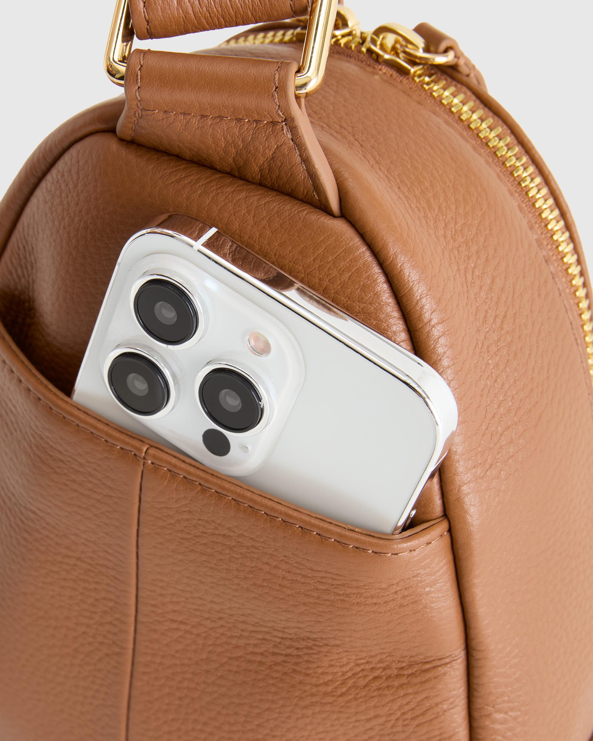 Quince | Women's Italian Leather Sling Pack Product Image