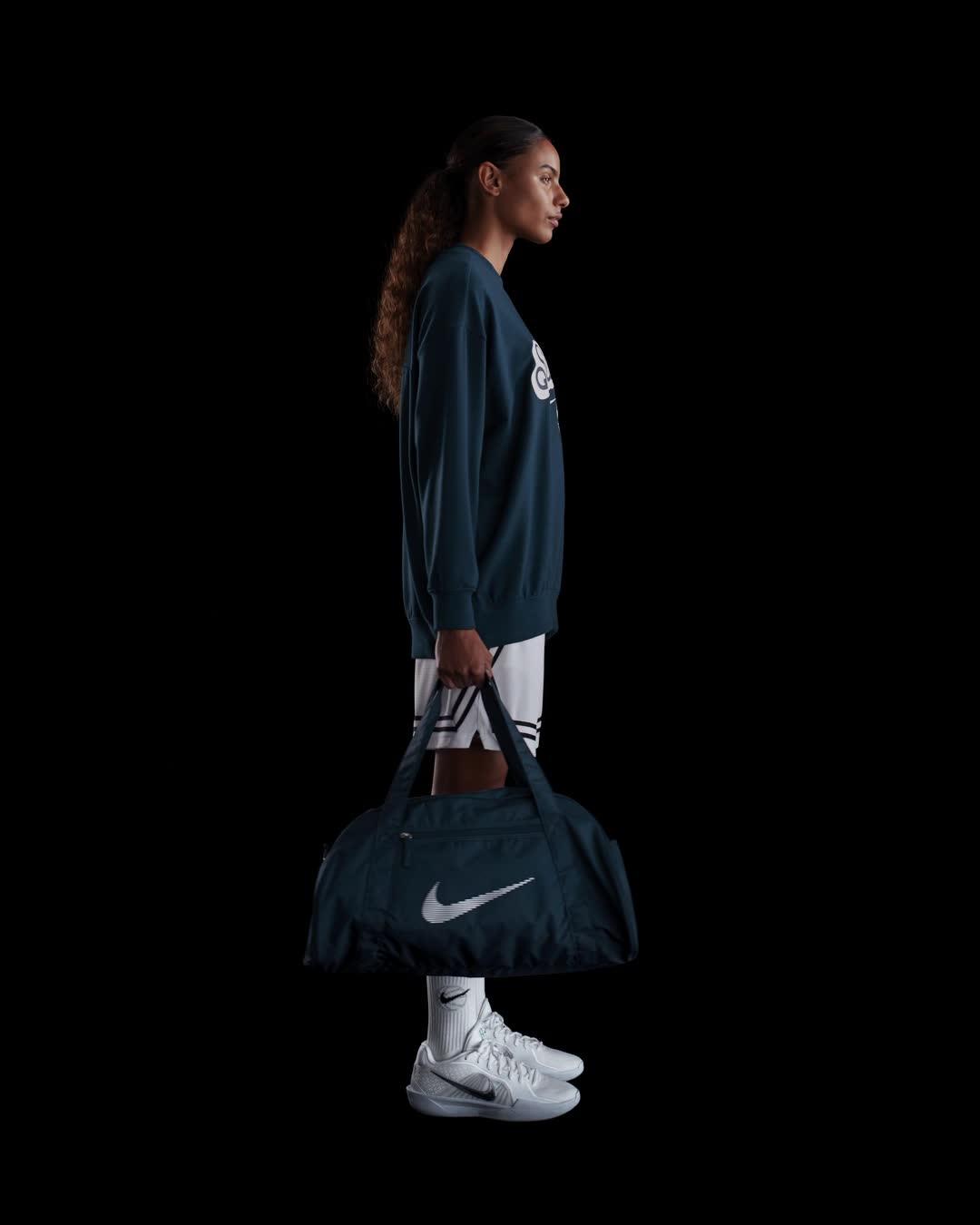 Nike Swoosh Fly Women's Dri-FIT Oversized French Terry Basketball Sweatshirt Product Image