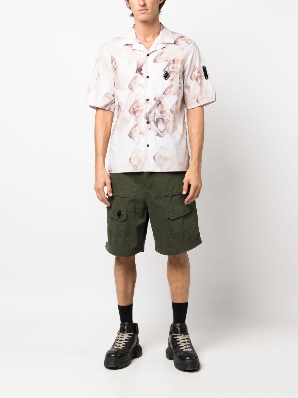 logo-patch cargo shorts Product Image