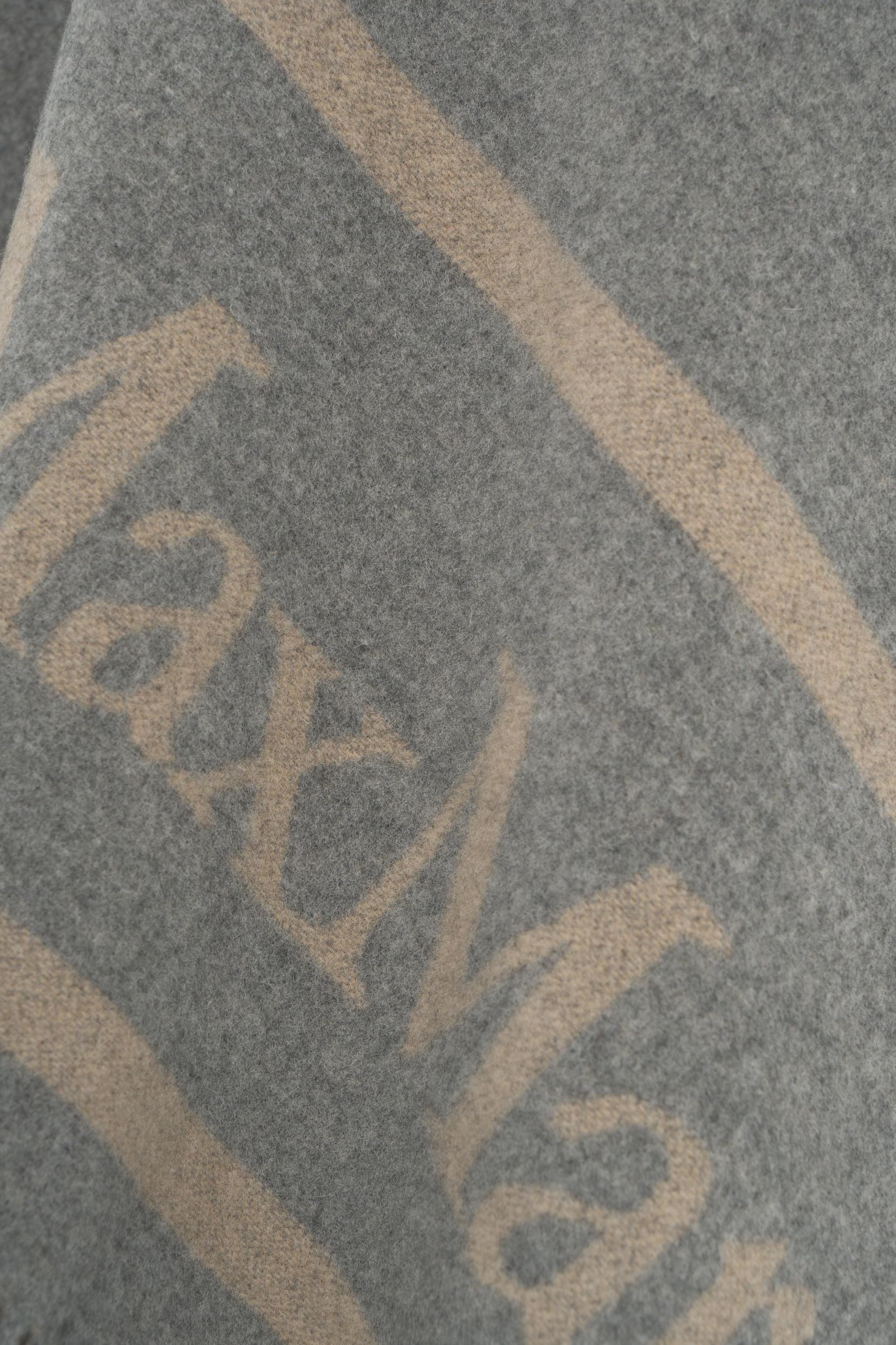 Mantle fringe details Product Image