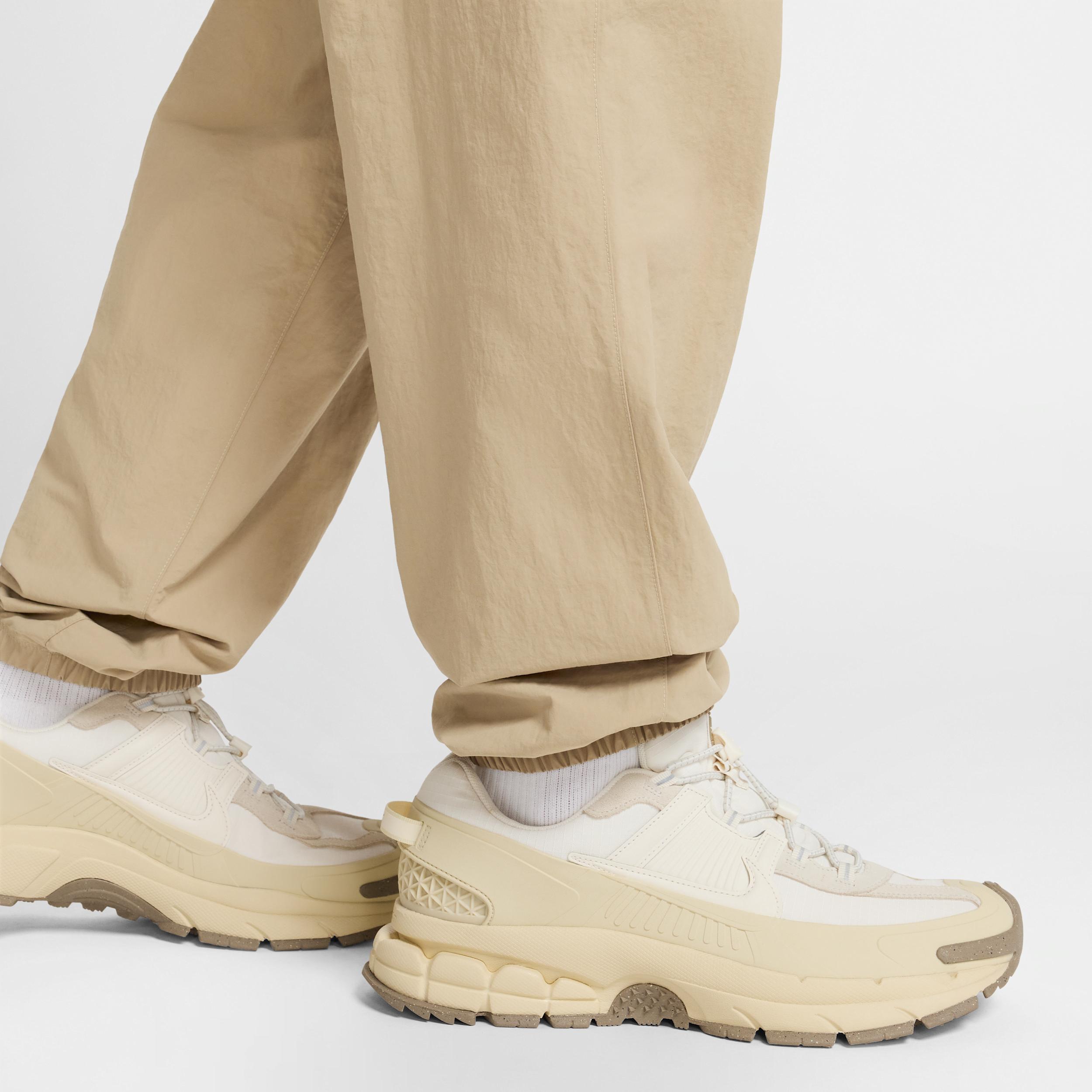 Nike Men's Club Woven Cargo Pants Product Image