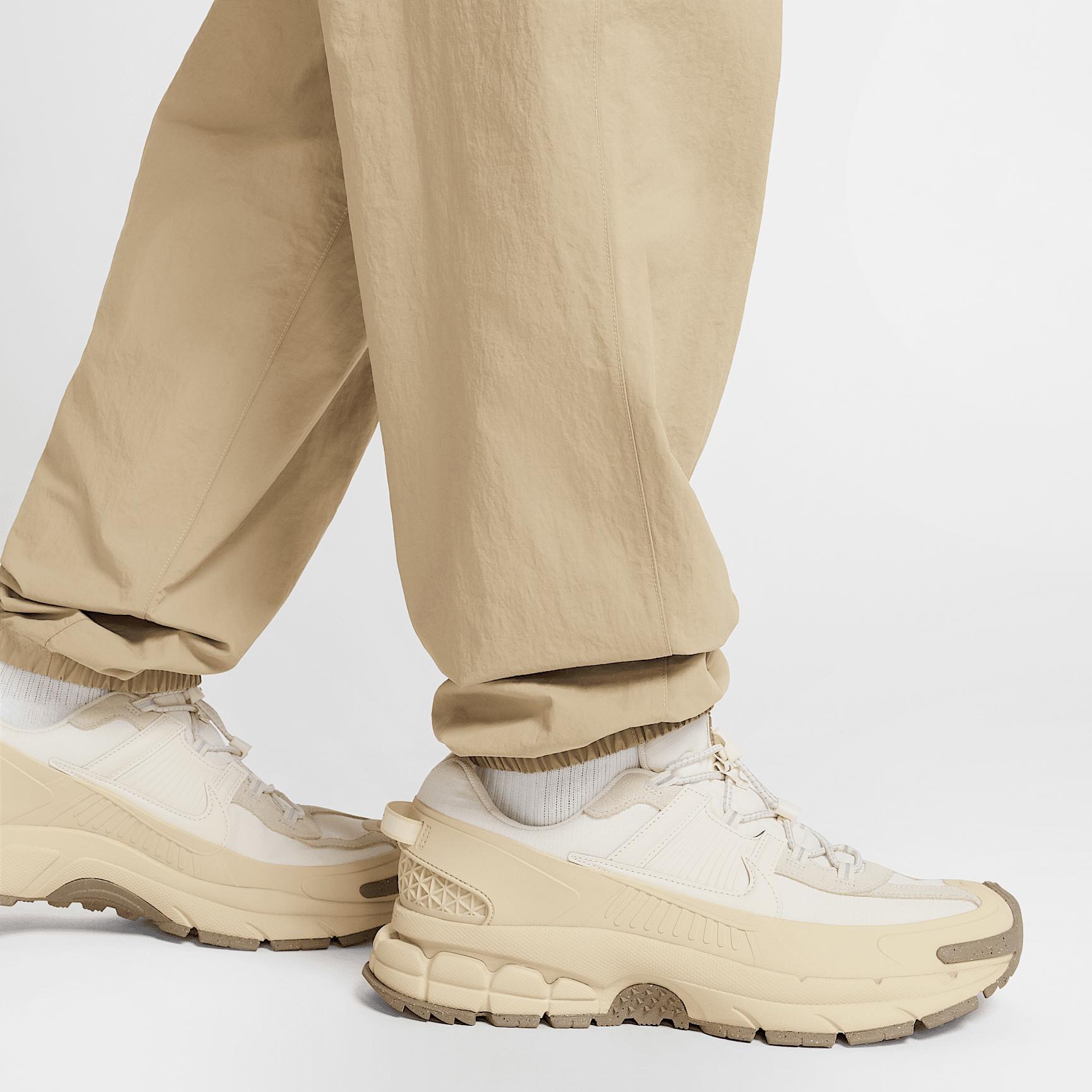 Nike Men's Club Woven Cargo Pants Product Image