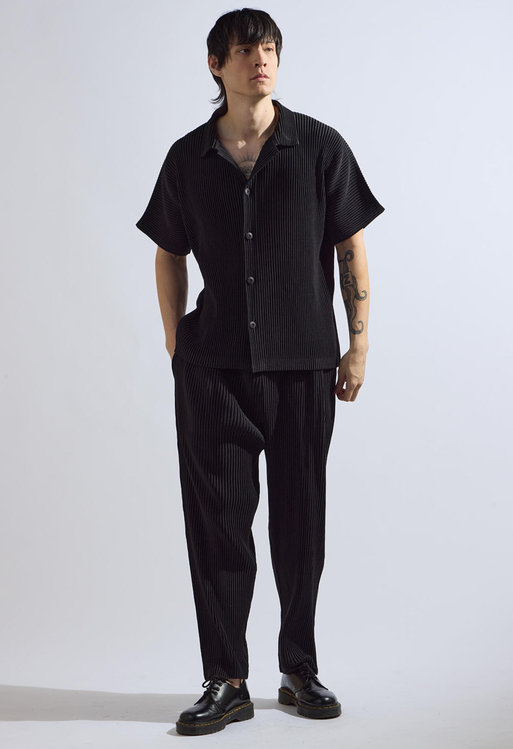 Pleated Trousers in Black Product Image