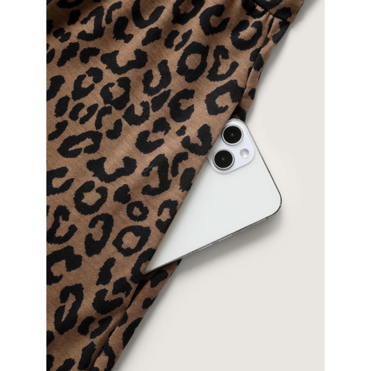 Plus Size Leopard Print Sweetheart Knee-Length Dress Browncoffeecolor Women Leisure V-neck Short sleeve Curvy BloomChic 12/L Product Image