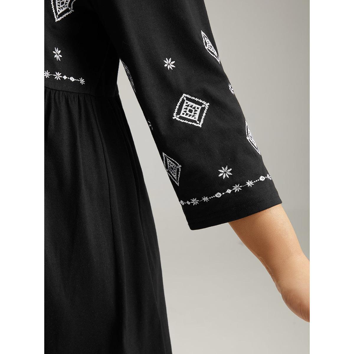 Plus Size Bandana Embroidered V Neck Gathered T-shirt Black Women Elegant Embroidered Bohemian Print V-neck Dailywear T-shirts BloomChic 10/M Product Image