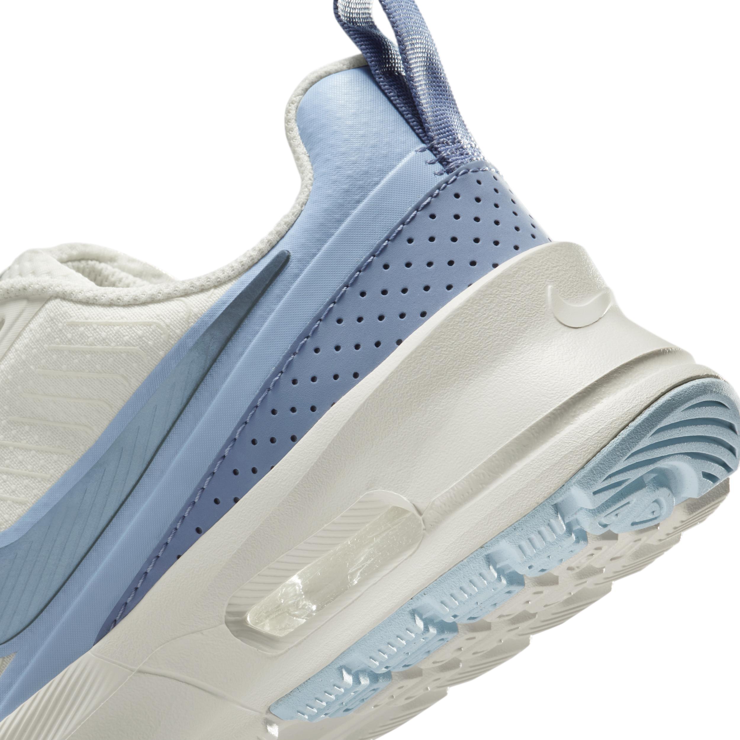 Nike Women's Air Max Nuaxis Shoes Product Image