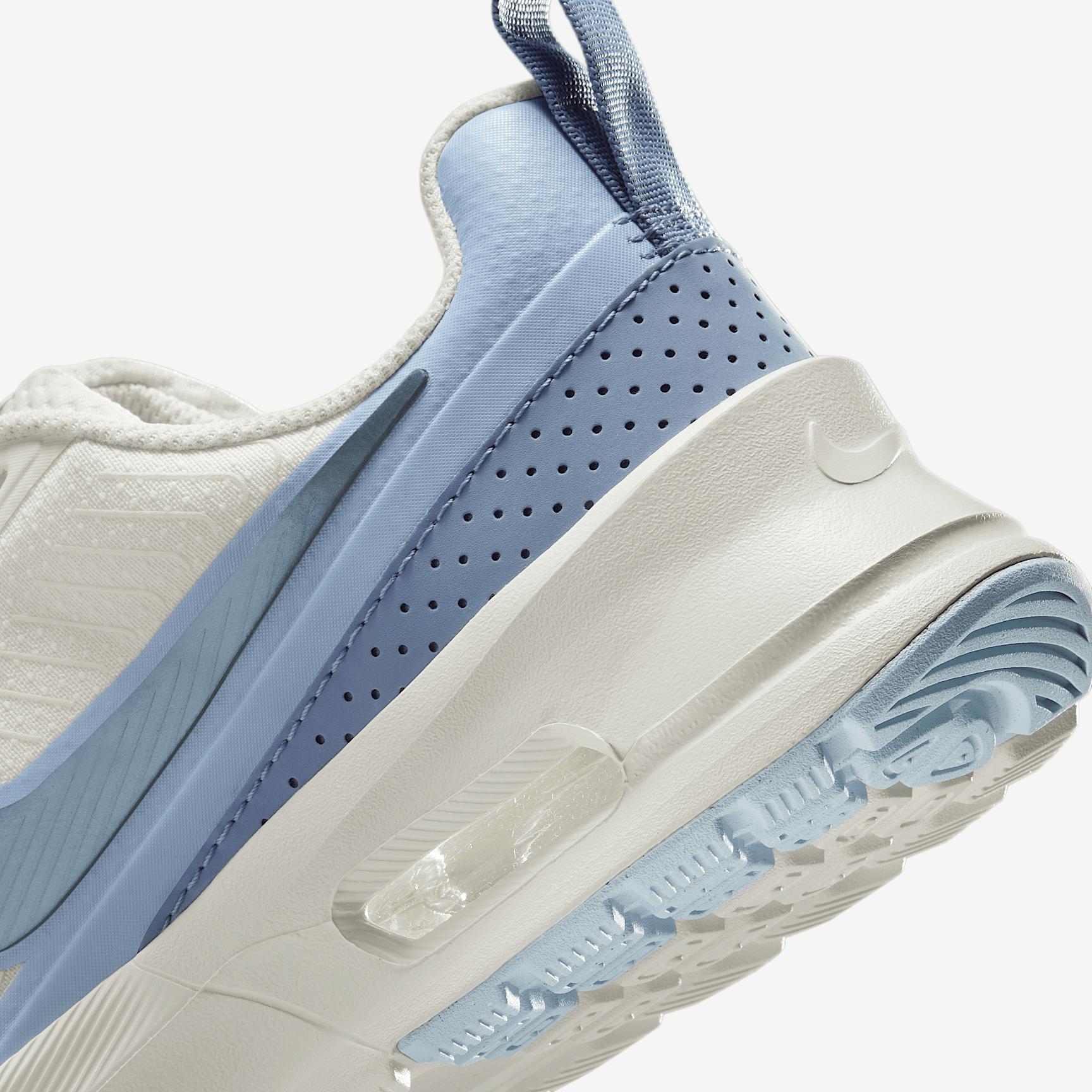 Nike Women's Air Max Nuaxis Shoes Product Image