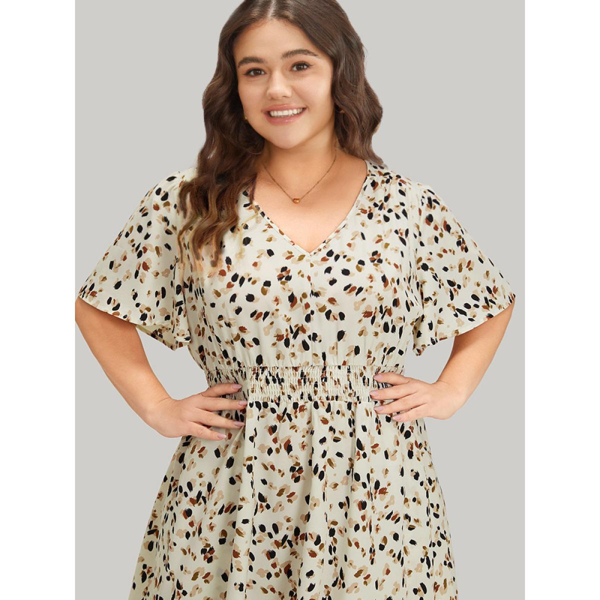 Plus Size Allover Print Shirred Pocket V Neck Dress Apricot Women Office Printed V-neck Short sleeve Curvy Knee Dress BloomChic 14-16/1X Product Image