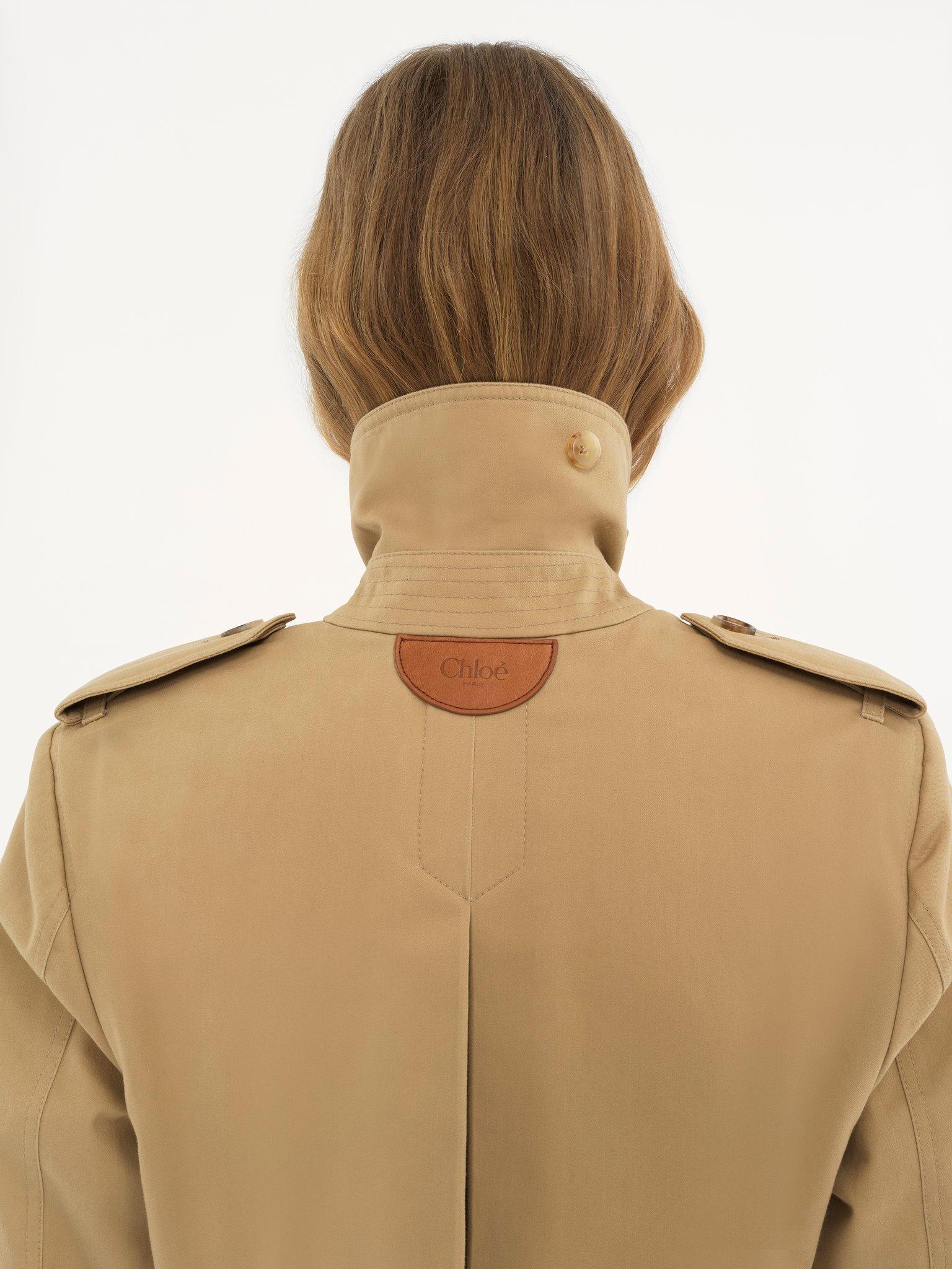 Short trench coat in cotton satin Product Image