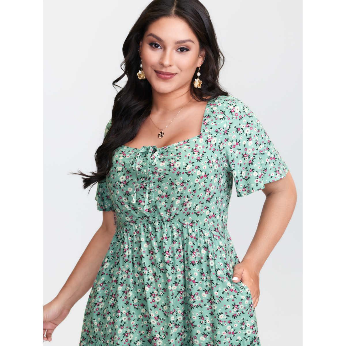 Plus Size Ditsy Floral Sweetheart Drawstring Pocket Tiered Dress Mint Women Timeless Non V-neck Short sleeve Curvy Midi Dress BloomChic 30/6X Product Image