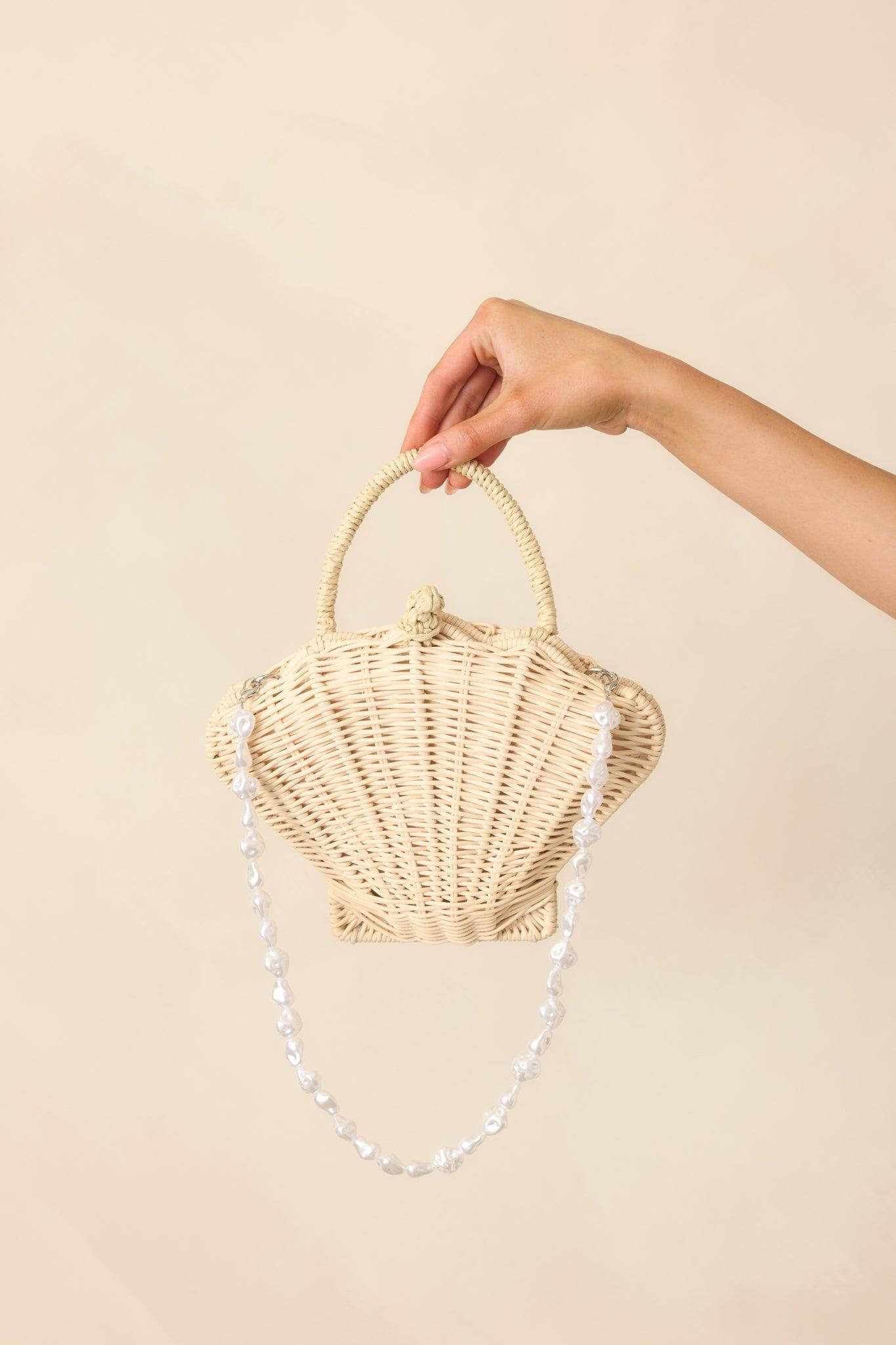 That Sunkissed Glow Ivory Rattan Structured Seashell Handbag Product Image