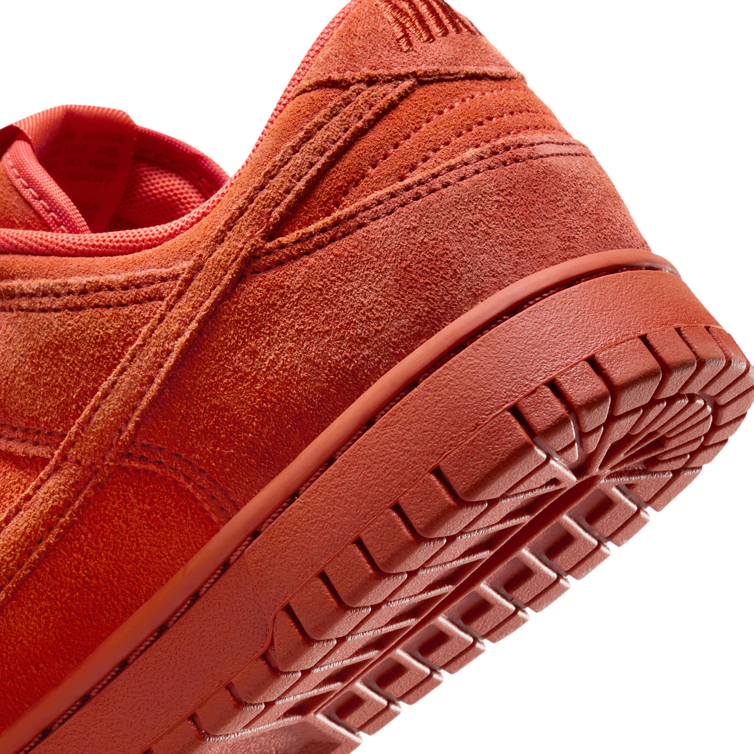 Nike Womens Dunk Low SE Shoes | HV5756-633 Product Image