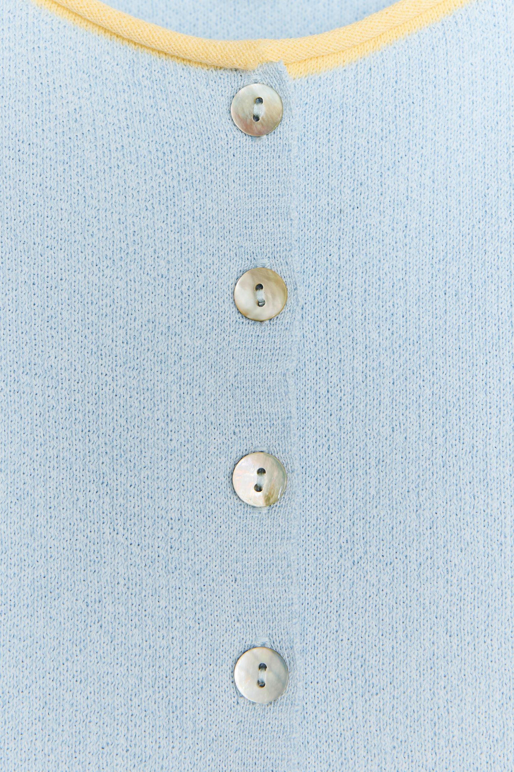 CONTRAST TRIM KNIT TOP Product Image