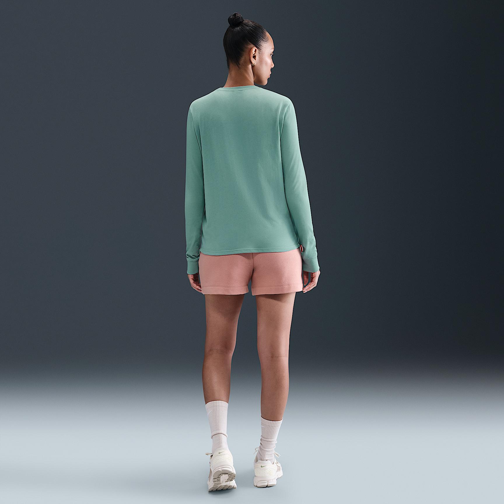 Nike Sportswear Club Women's Long-Sleeve T-Shirt Product Image