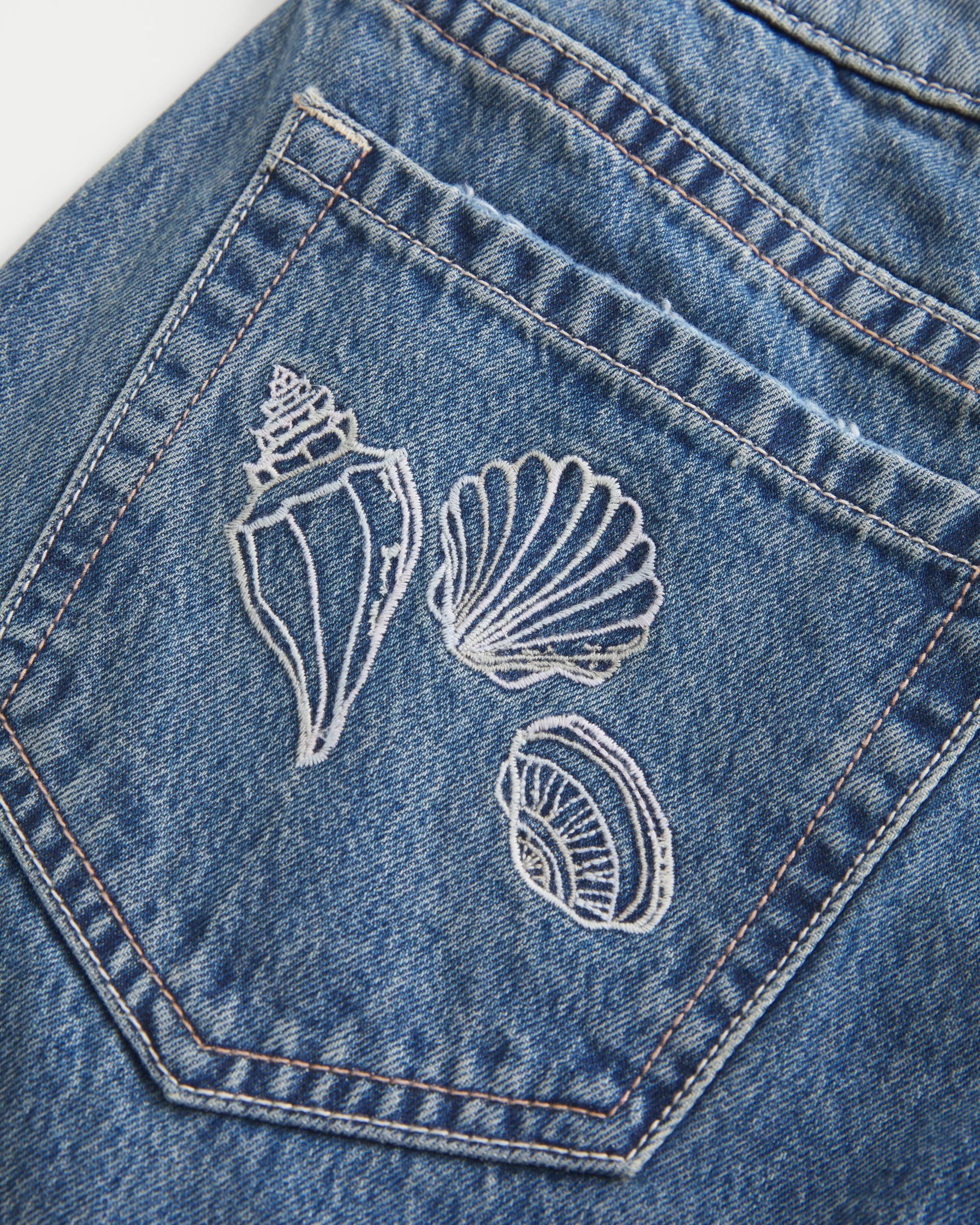 Curvy Low-Rise Medium Wash Shell Embroidery Super Baggy Jeans Product Image