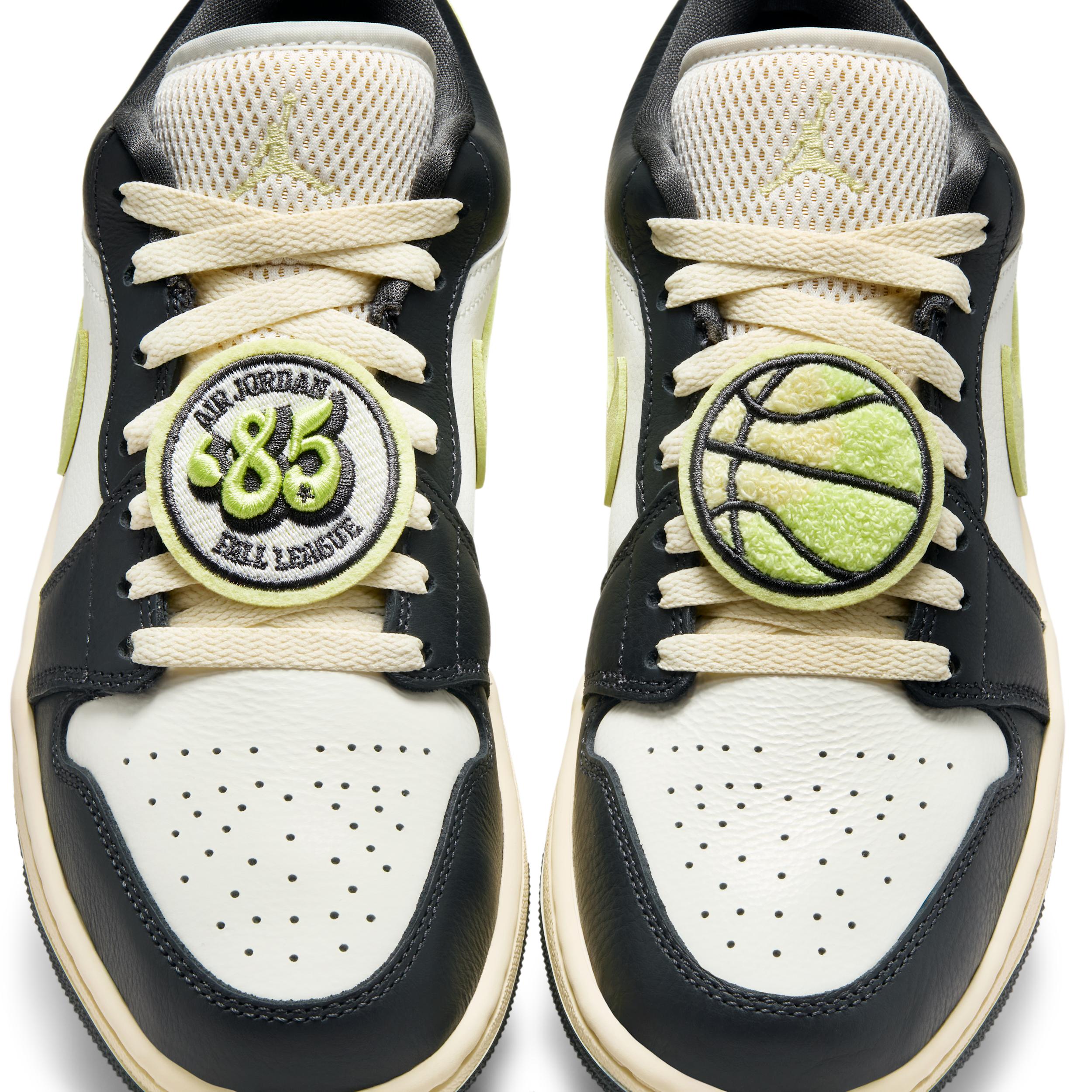 Womens Air Jordan 1 Low SE Shoes | HQ3009-003 Product Image