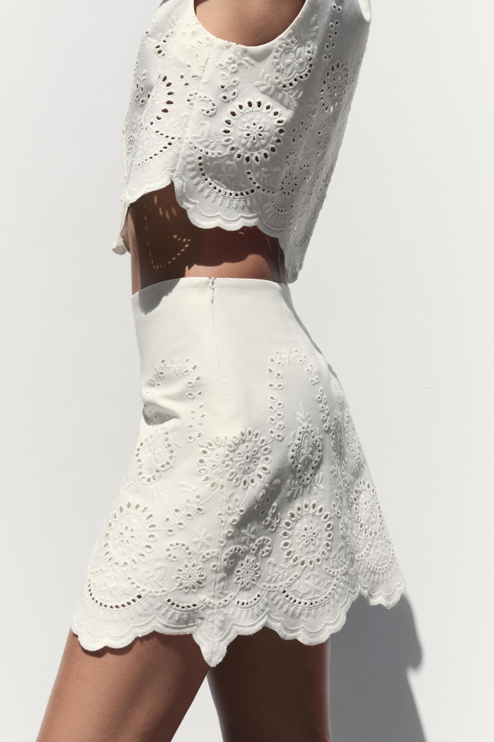 EMBROIDERED EYELET SKORT Product Image